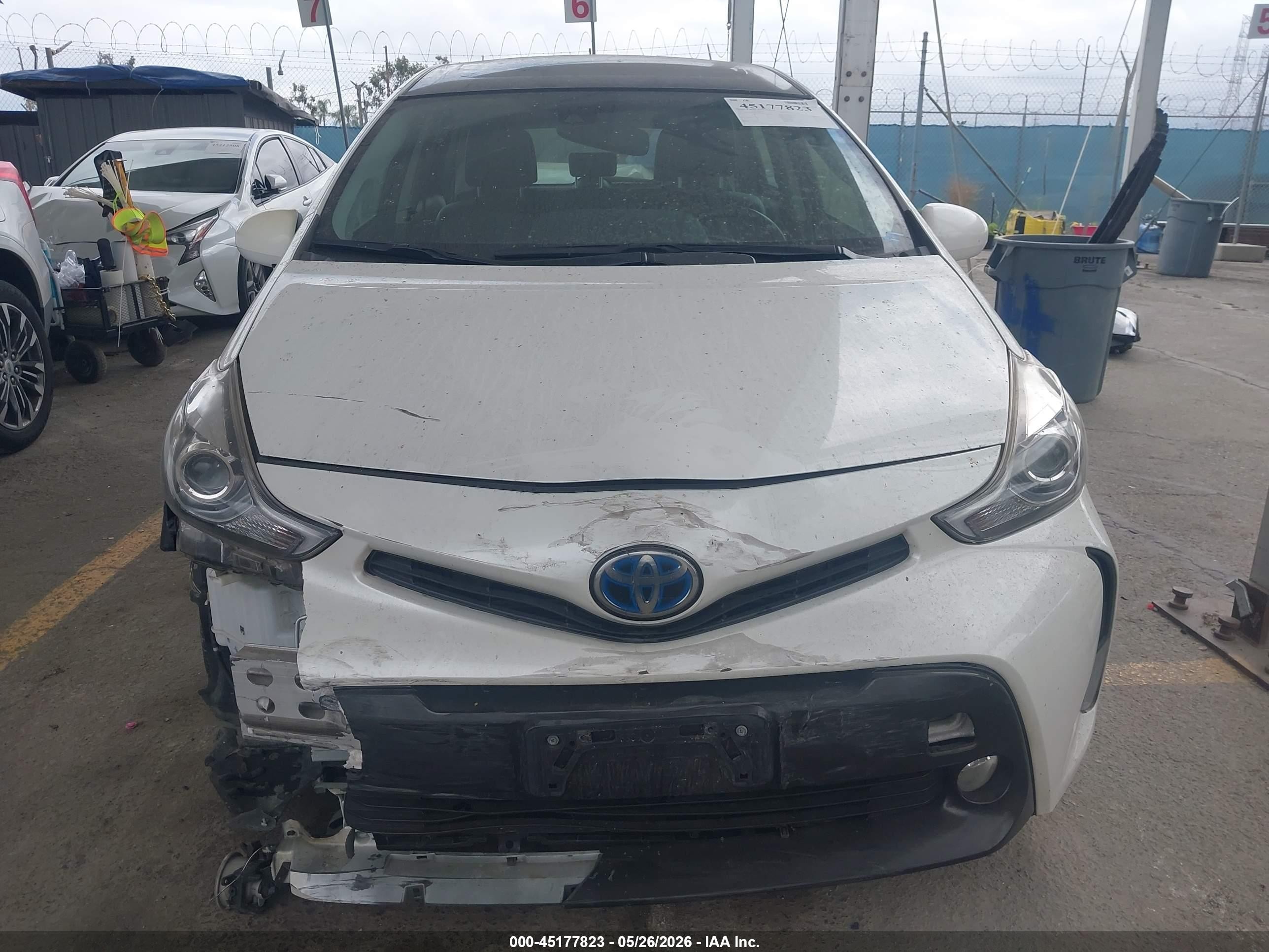 2015 Toyota Prius V Five White vin: JTDZN3EU8FJ038522