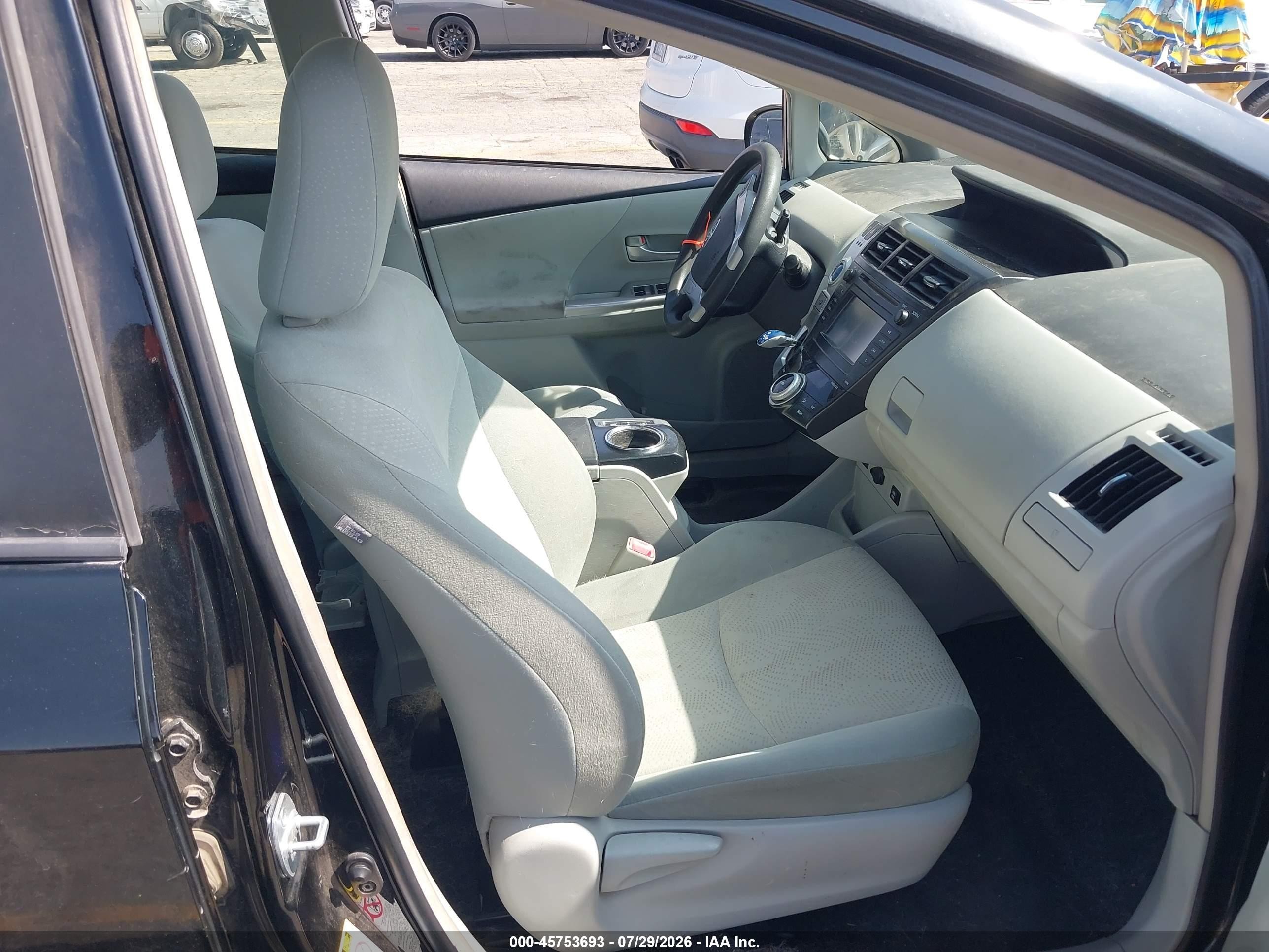 2012 Toyota Prius V Two Черный vin: JTDZN3EU9C3040439