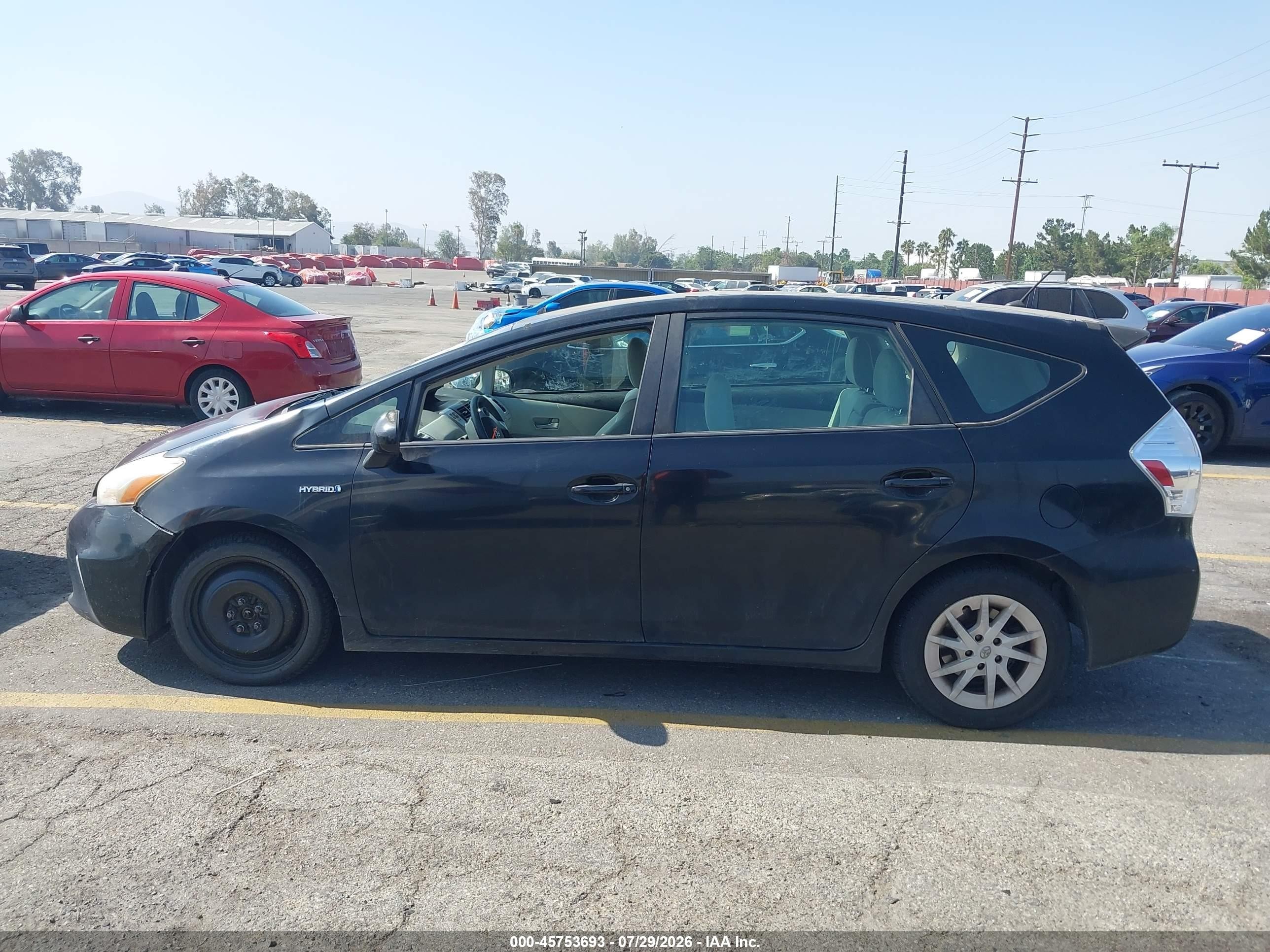 2012 Toyota Prius V Two Черный vin: JTDZN3EU9C3040439