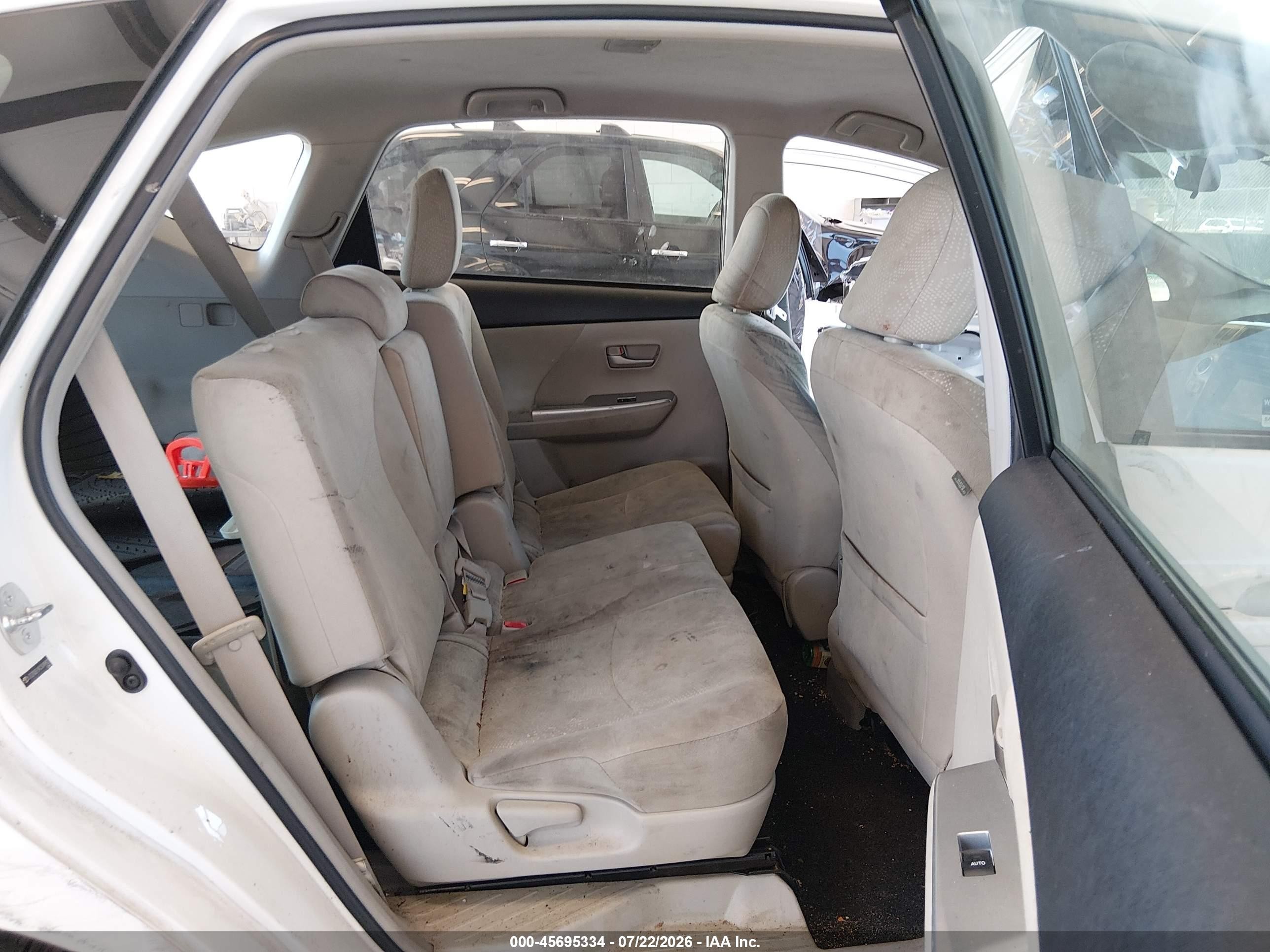 2012 Toyota Prius V Three Белый vin: JTDZN3EU9C3049822