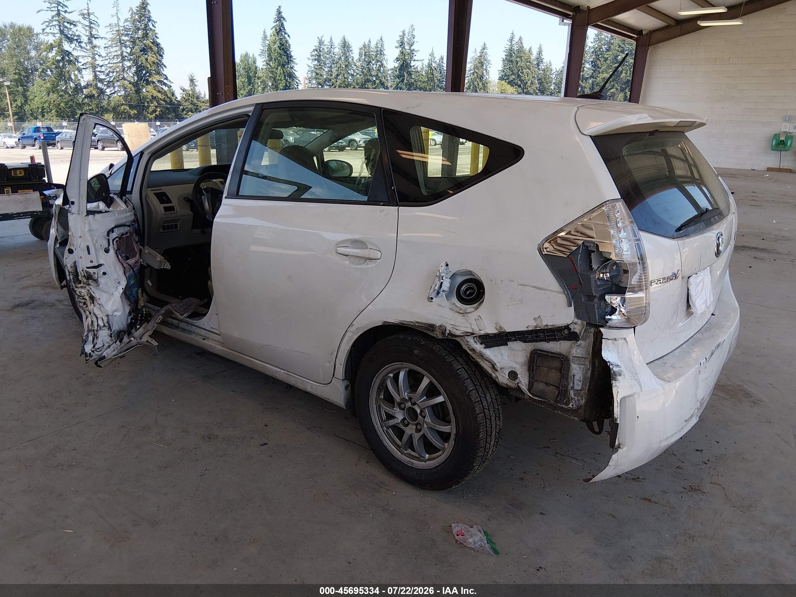 2012 Toyota Prius V Three Белый vin: JTDZN3EU9C3049822