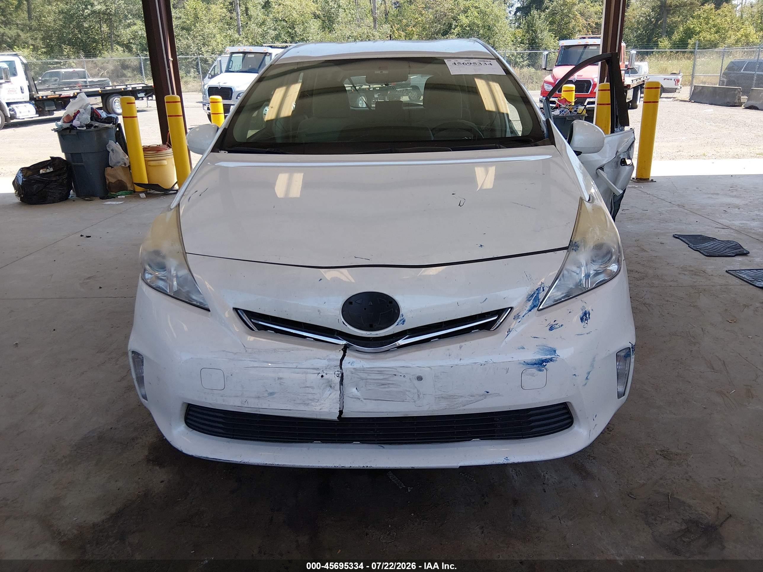 2012 Toyota Prius V Three Белый vin: JTDZN3EU9C3049822