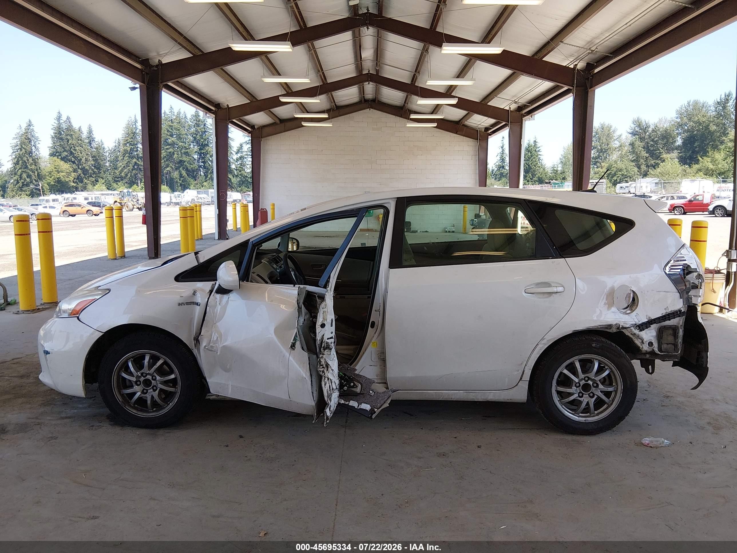 2012 Toyota Prius V Three Белый vin: JTDZN3EU9C3049822