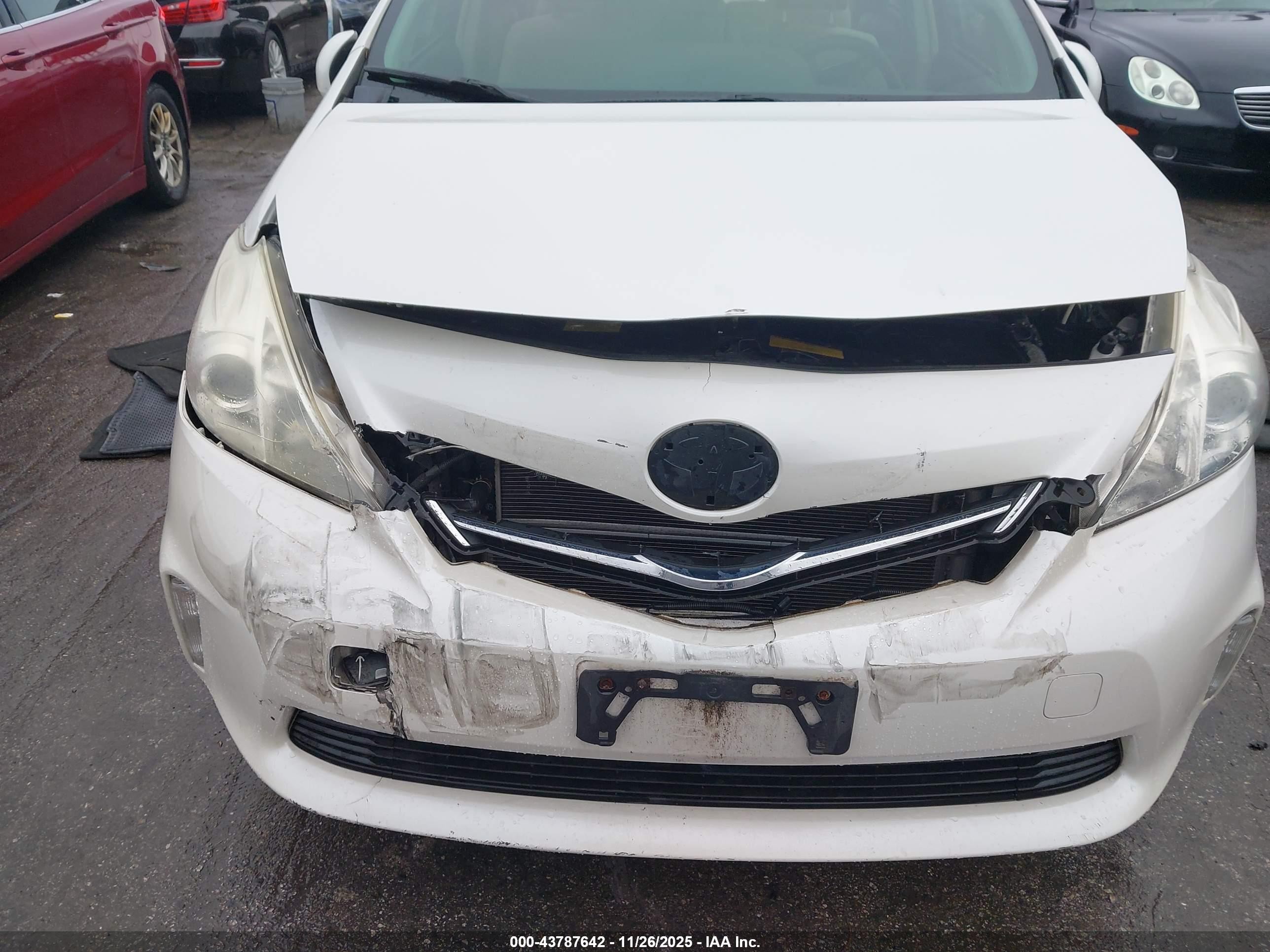 2012 Toyota Prius V Three White vin: JTDZN3EU9C3123384