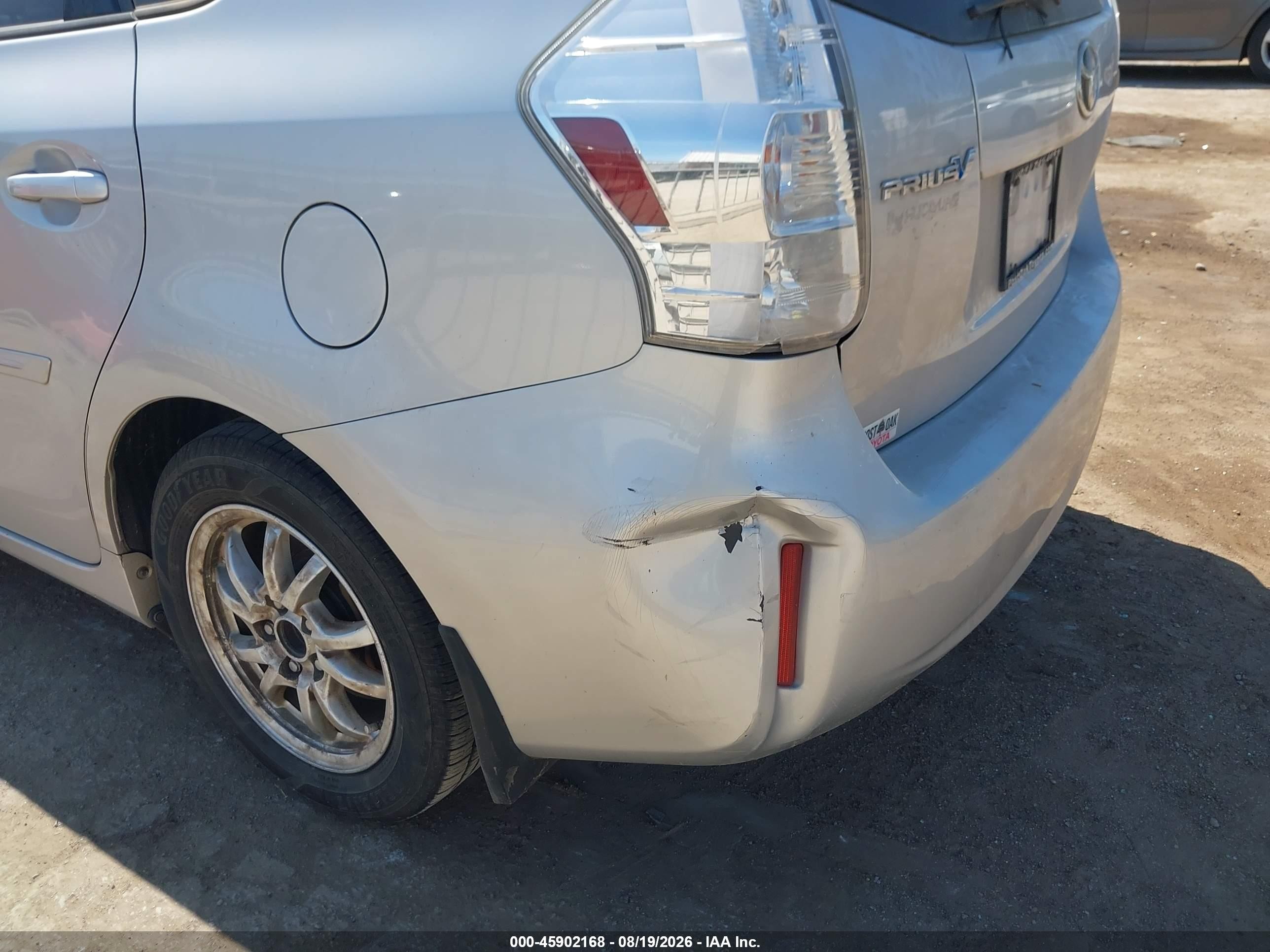 2013 Toyota Prius V Two Серебряный vin: JTDZN3EU9D3192772