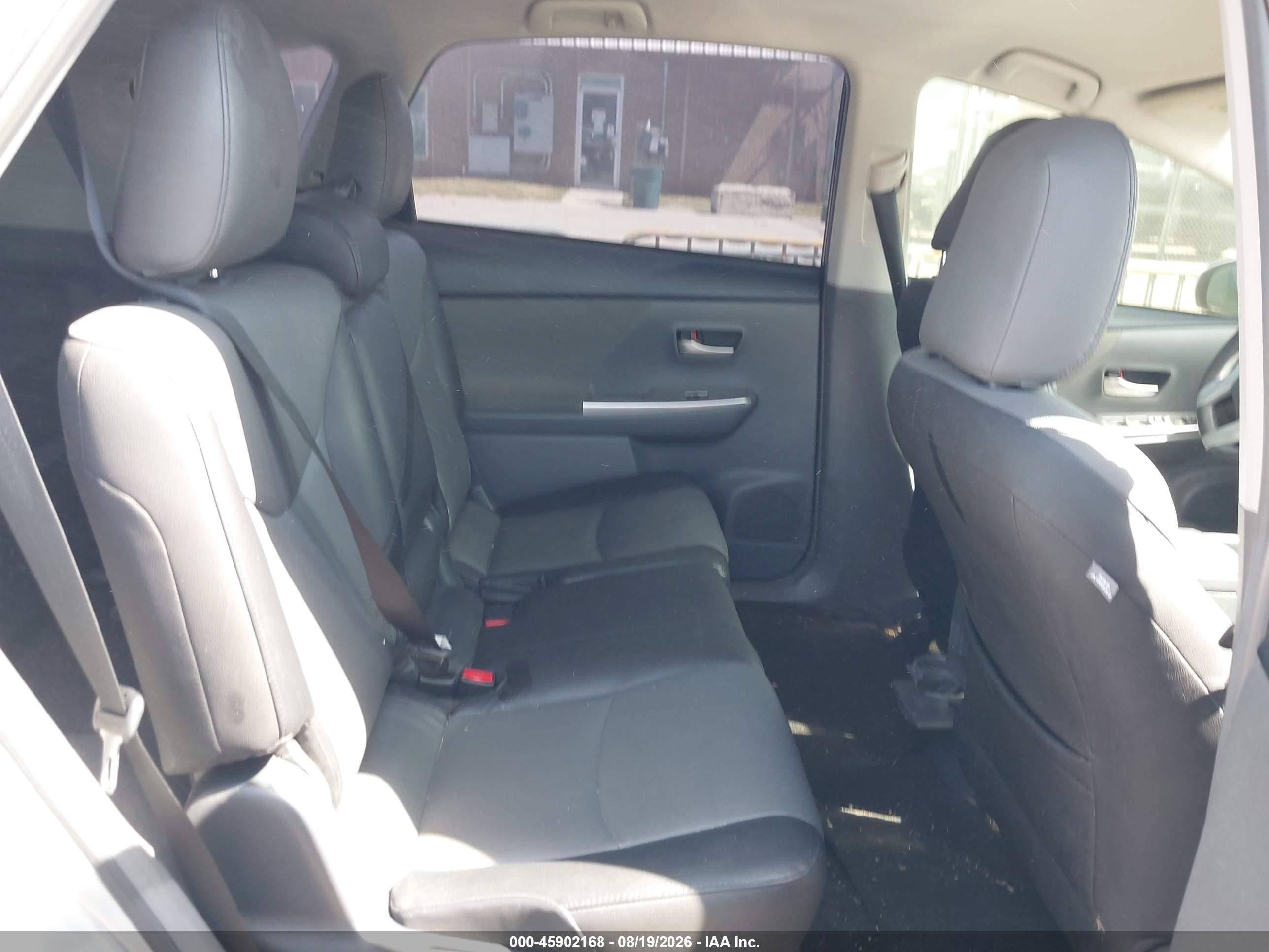 2013 Toyota Prius V Two Серебряный vin: JTDZN3EU9D3192772