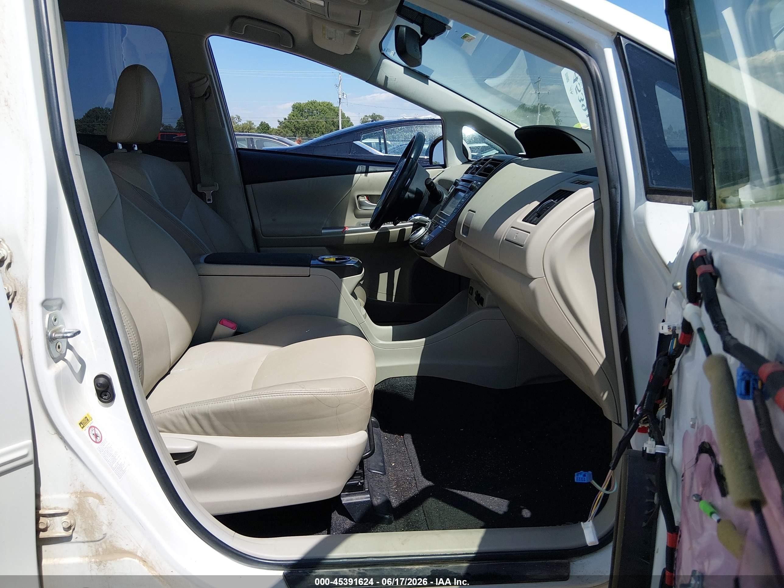2013 Toyota Prius V Five White vin: JTDZN3EU9D3201843