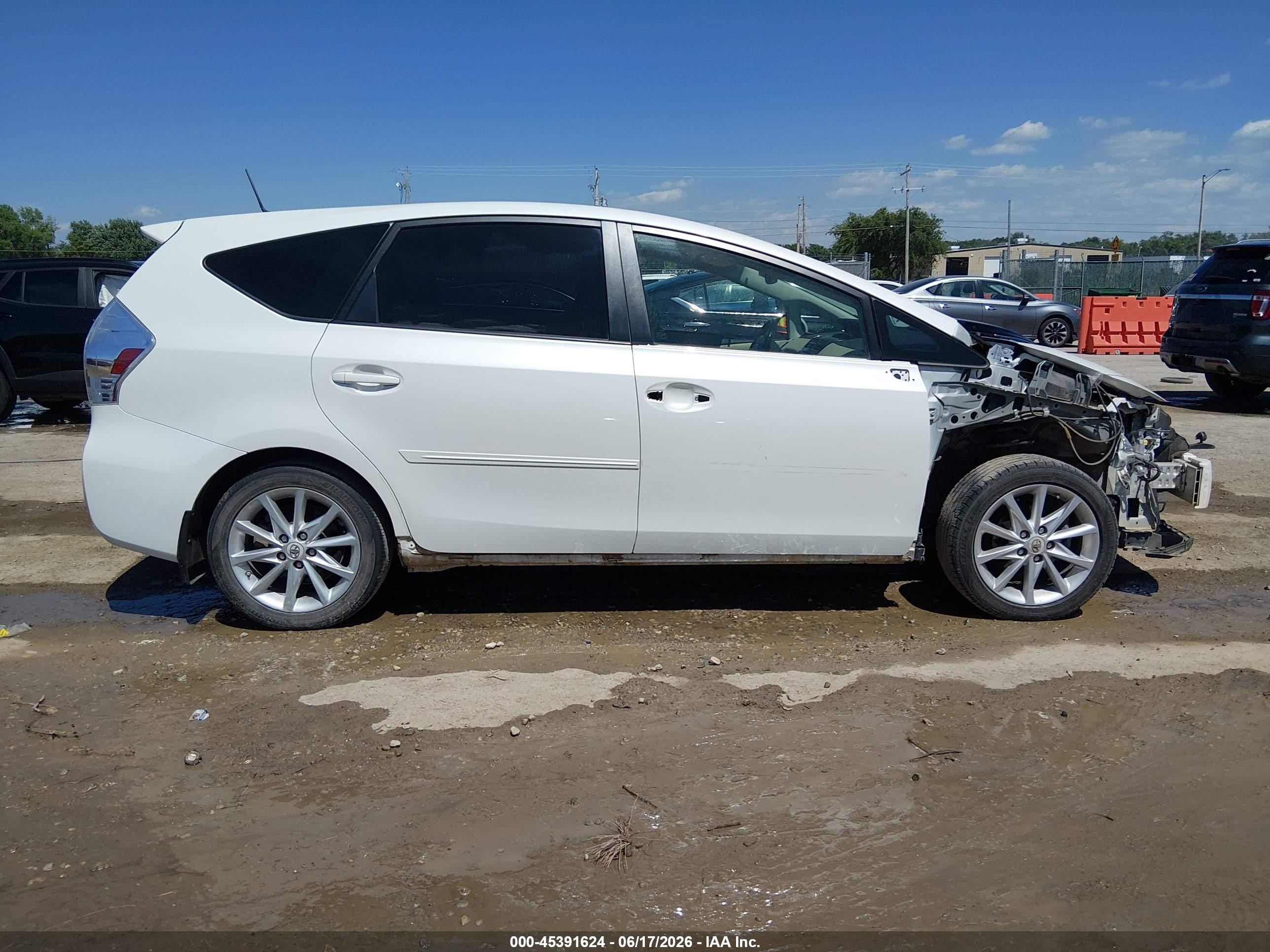 2013 Toyota Prius V Five White vin: JTDZN3EU9D3201843