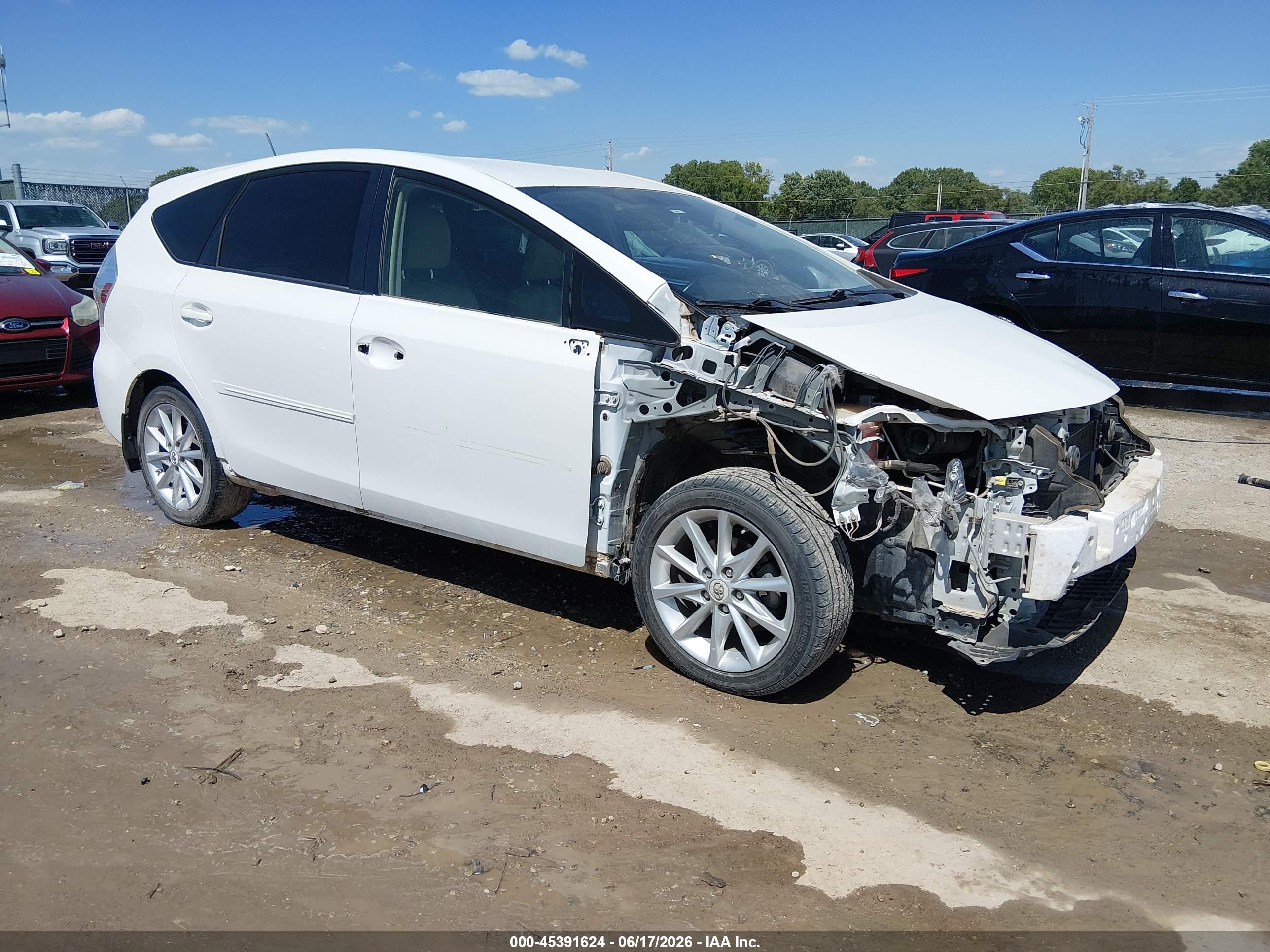 2013 Toyota Prius V Five White vin: JTDZN3EU9D3201843