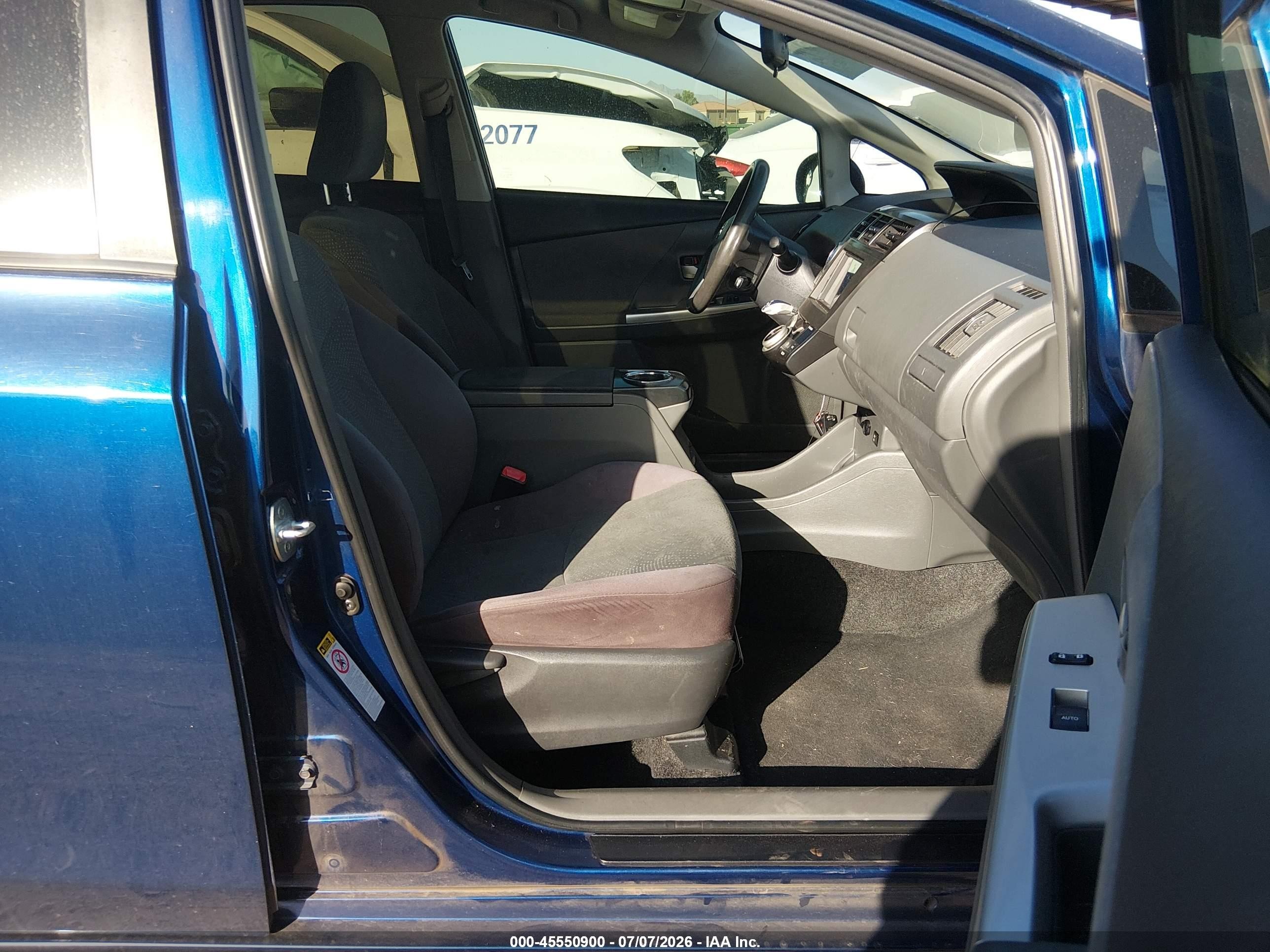 2013 Toyota Prius V Three Blue vin: JTDZN3EU9D3249679