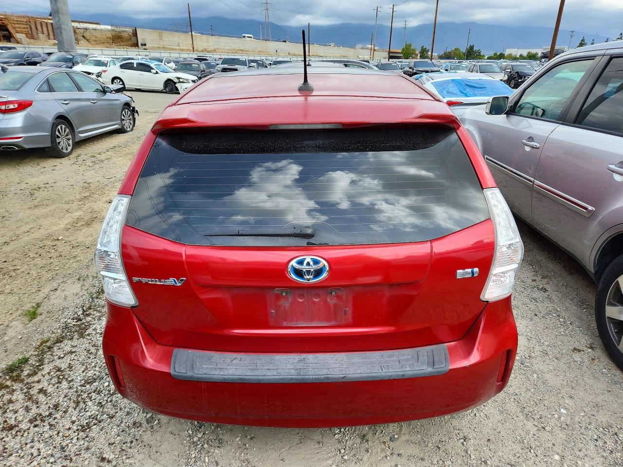 2014 Toyota Prius V Five Red vin: JTDZN3EU9E3295384
