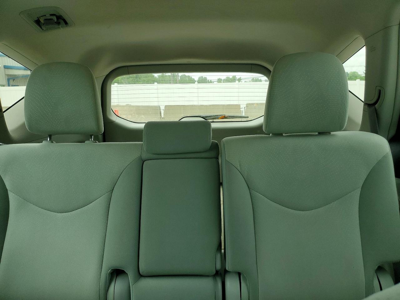 2014 Toyota Prius V Three Бирюзовый vin: JTDZN3EU9EJ008086