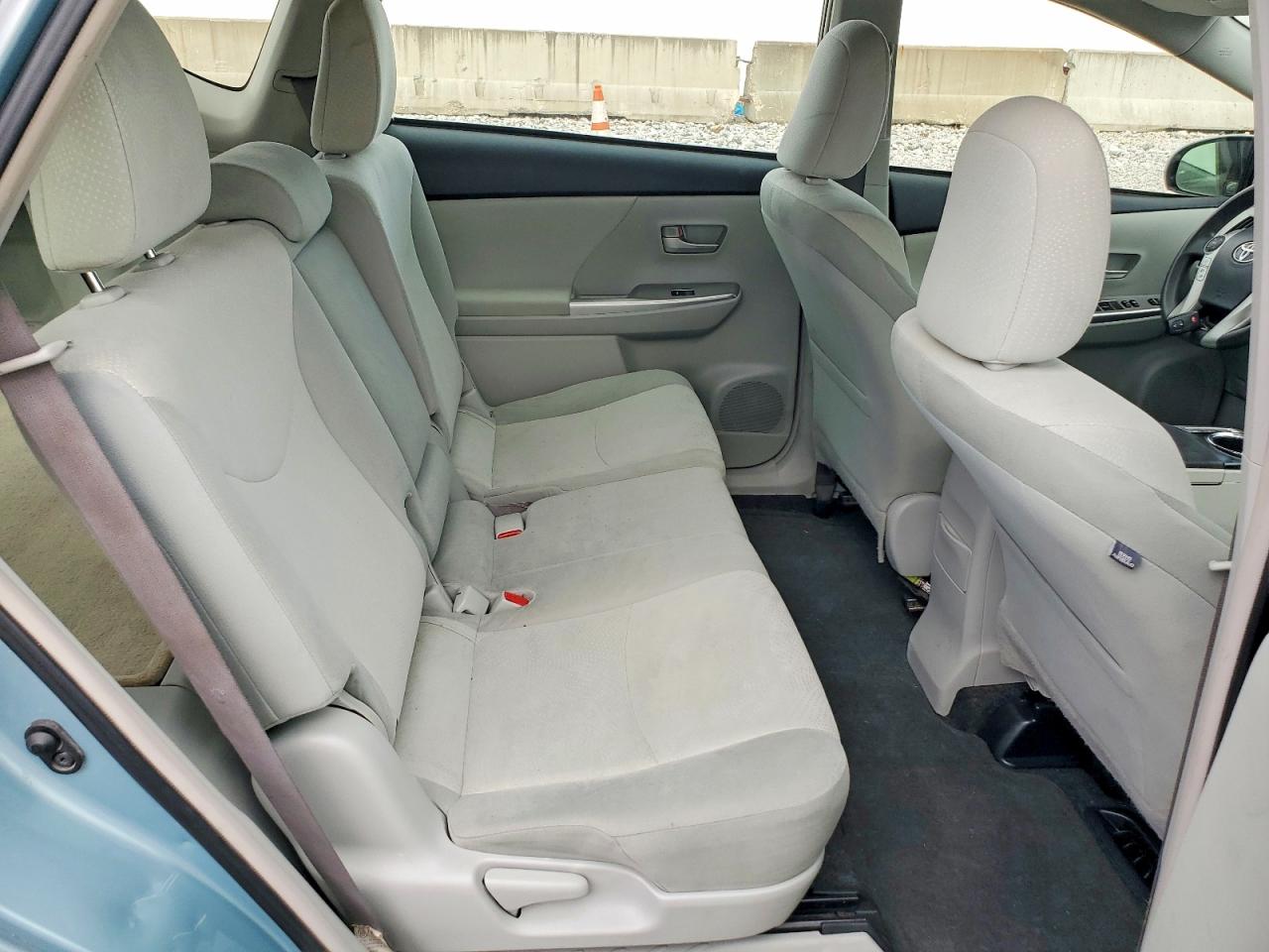 2014 Toyota Prius V Three Бирюзовый vin: JTDZN3EU9EJ008086