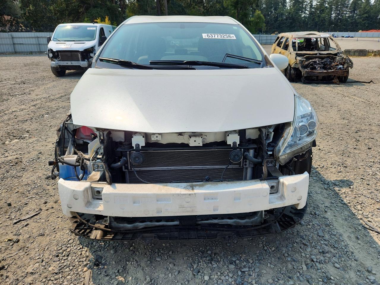 2014 Toyota Prius V Five White vin: JTDZN3EU9EJ010176