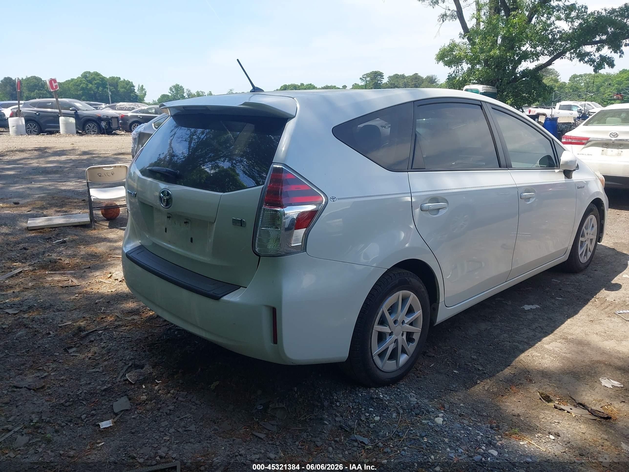 2015 Toyota Prius V Two White vin: JTDZN3EU9FJ017243