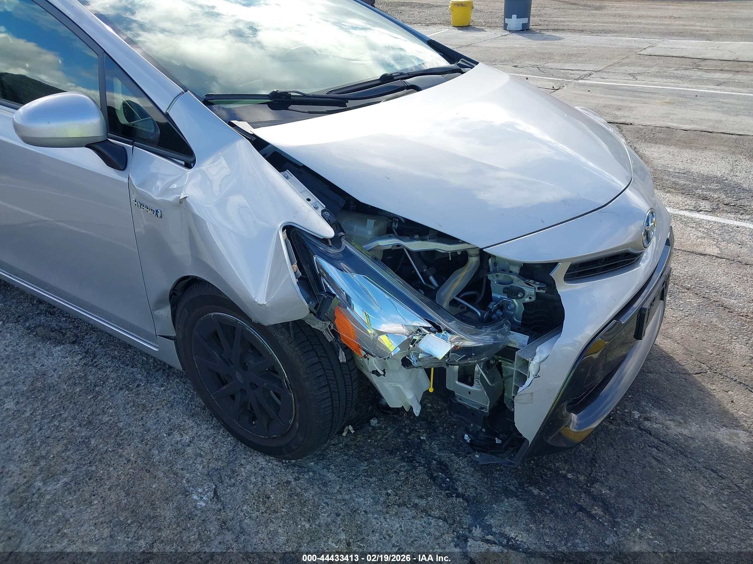 2015 Toyota Prius V Three Silver vin: JTDZN3EU9FJ022684