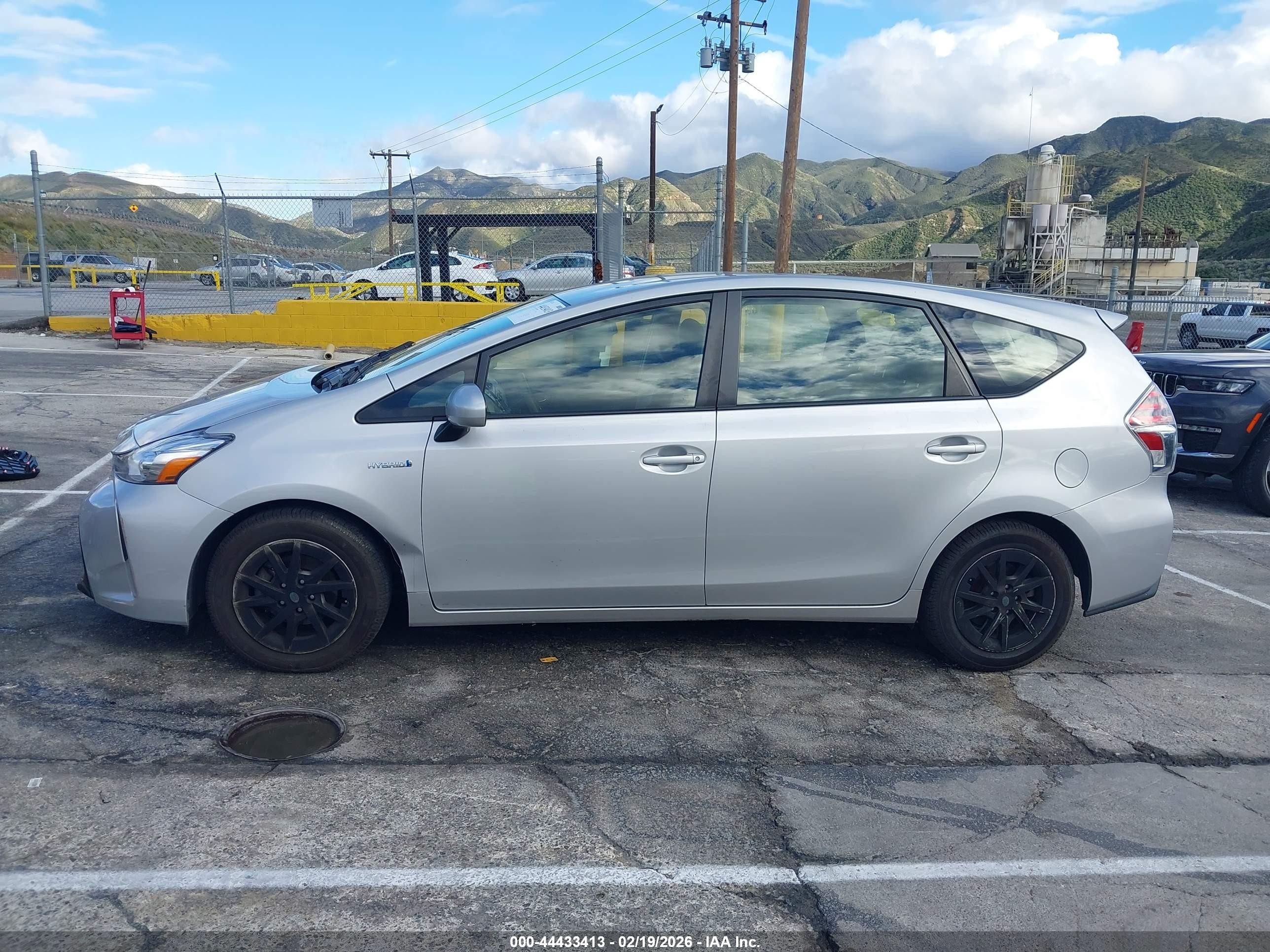 2015 Toyota Prius V Three Silver vin: JTDZN3EU9FJ022684