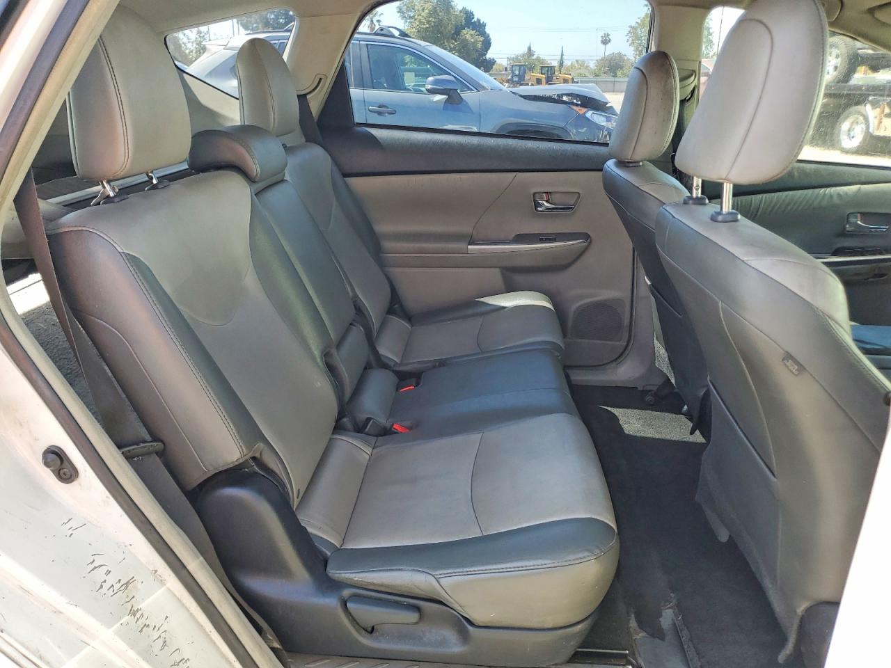 2015 Toyota Prius V Four White vin: JTDZN3EU9FJ029439