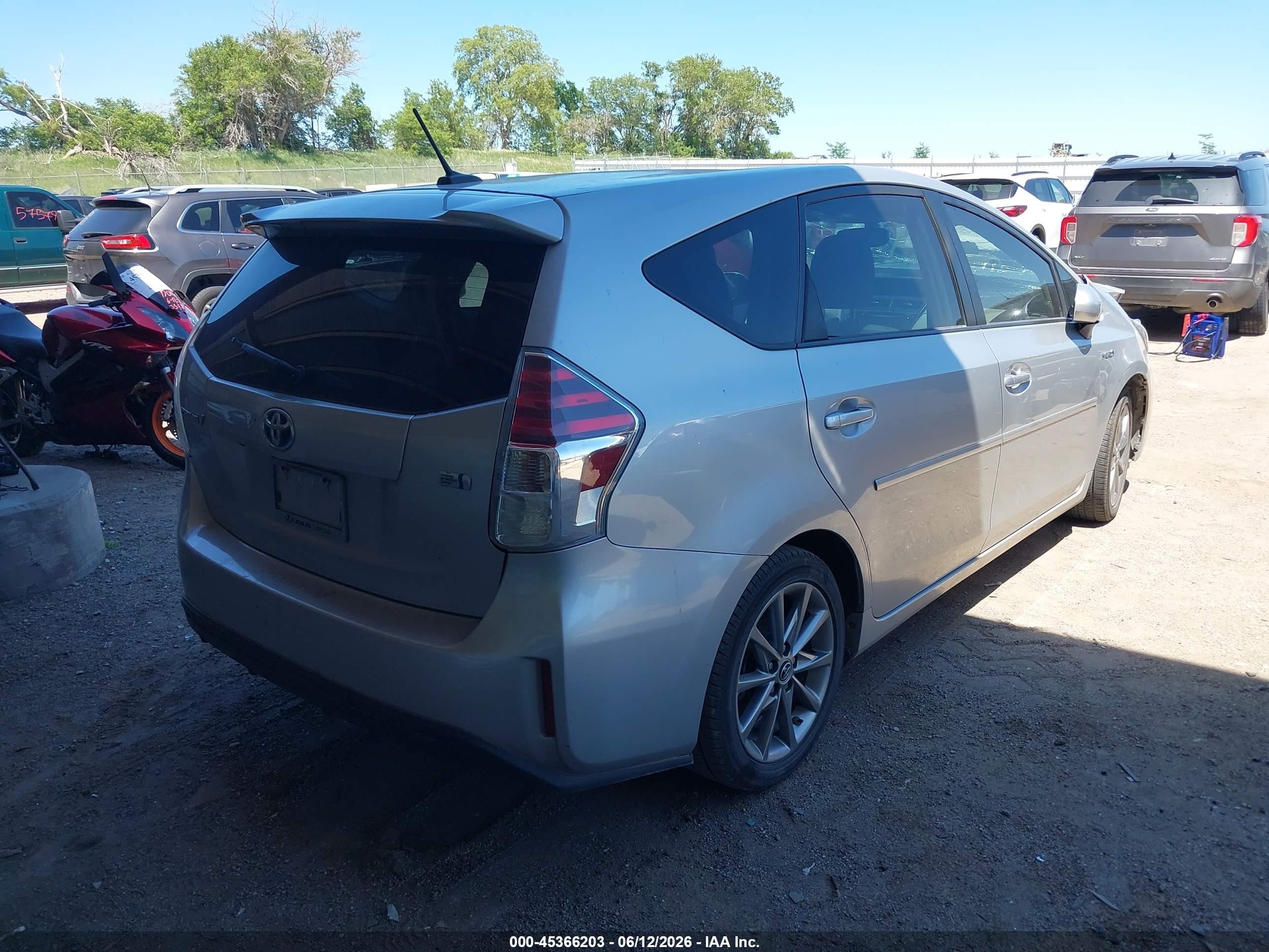2015 Toyota Prius V Five Silver vin: JTDZN3EU9FJ037671