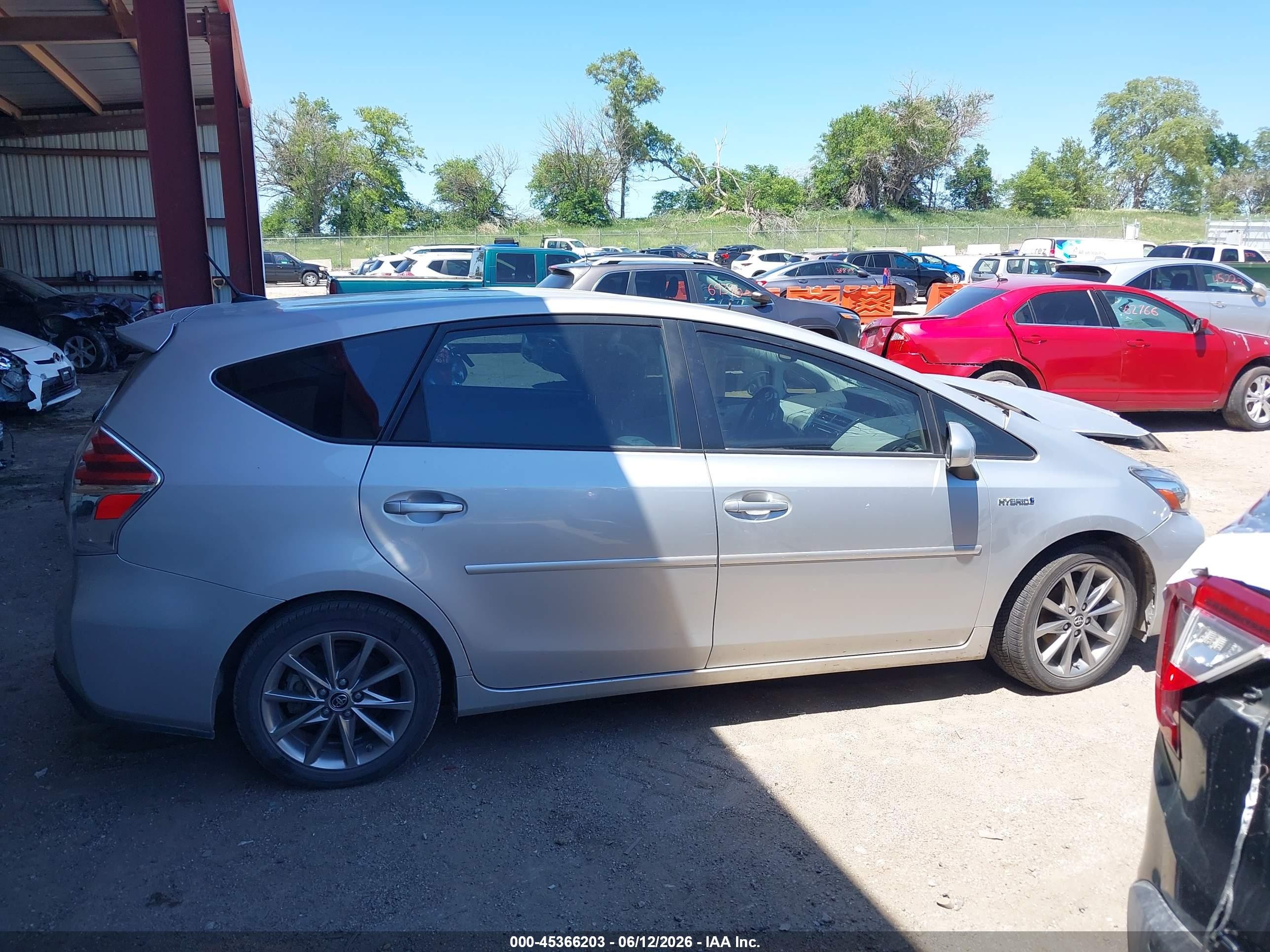 2015 Toyota Prius V Five Silver vin: JTDZN3EU9FJ037671