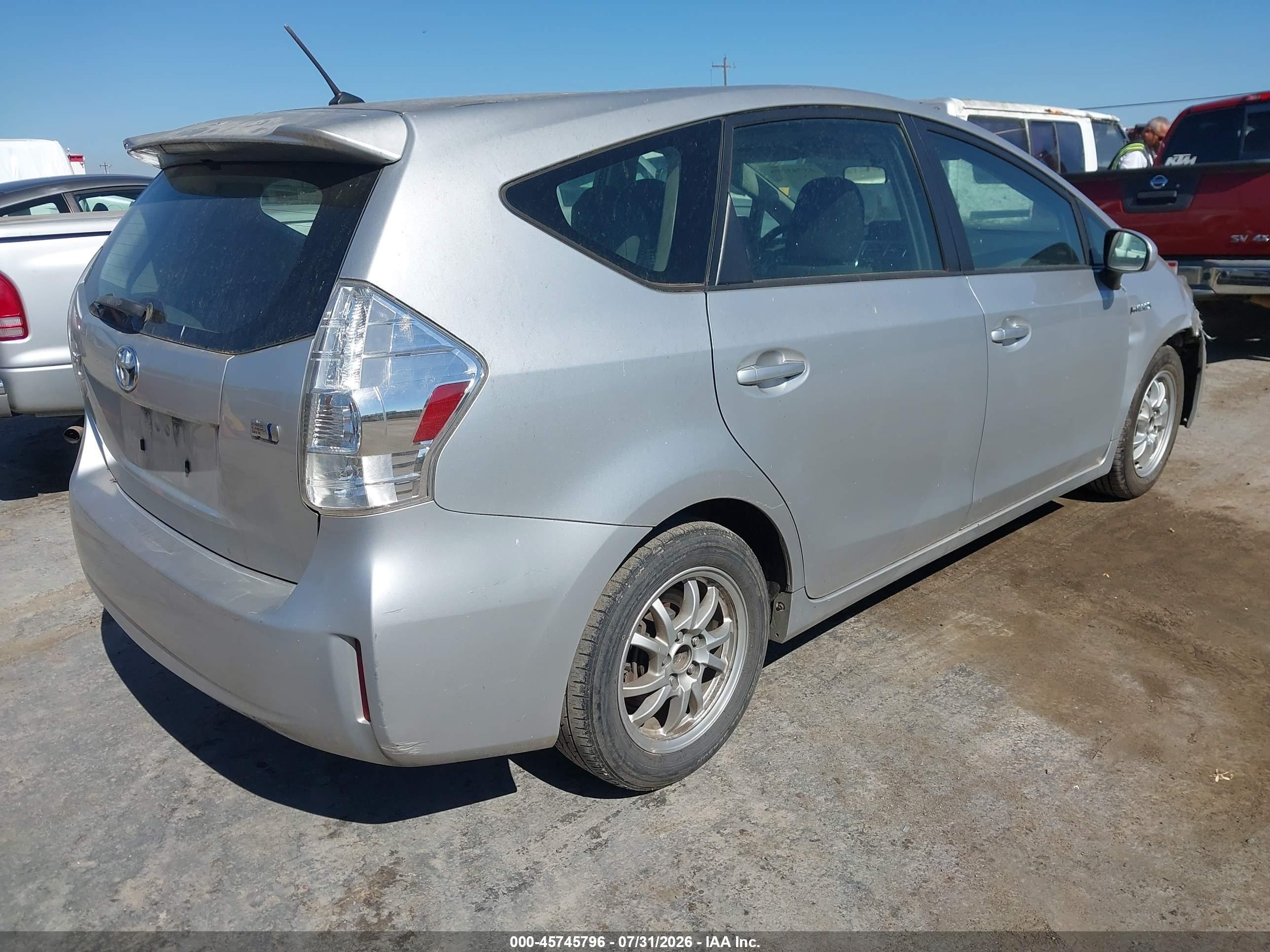 2012 Toyota Prius V Two Серебряный vin: JTDZN3EUXC3023682