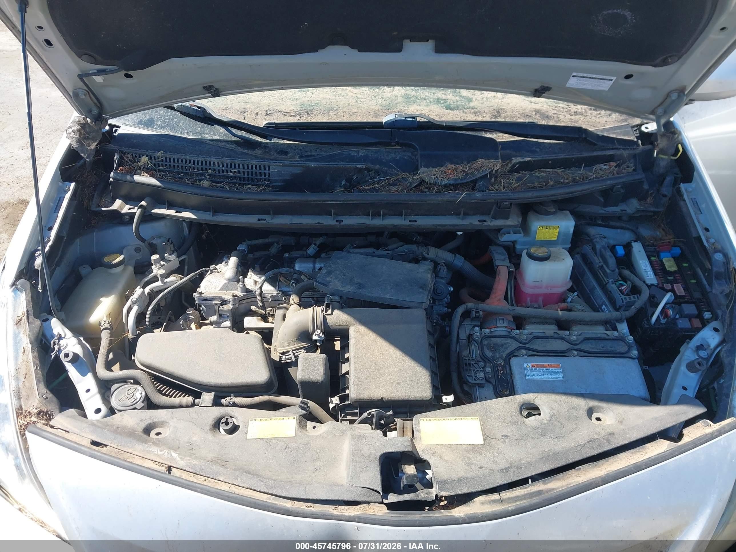 2012 Toyota Prius V Two Серебряный vin: JTDZN3EUXC3023682