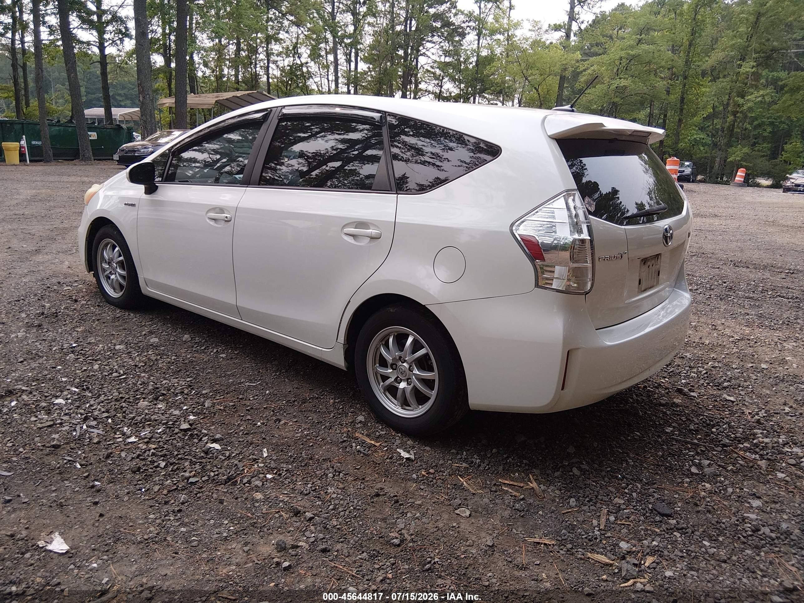 2012 Toyota Prius V Three White vin: JTDZN3EUXC3025139