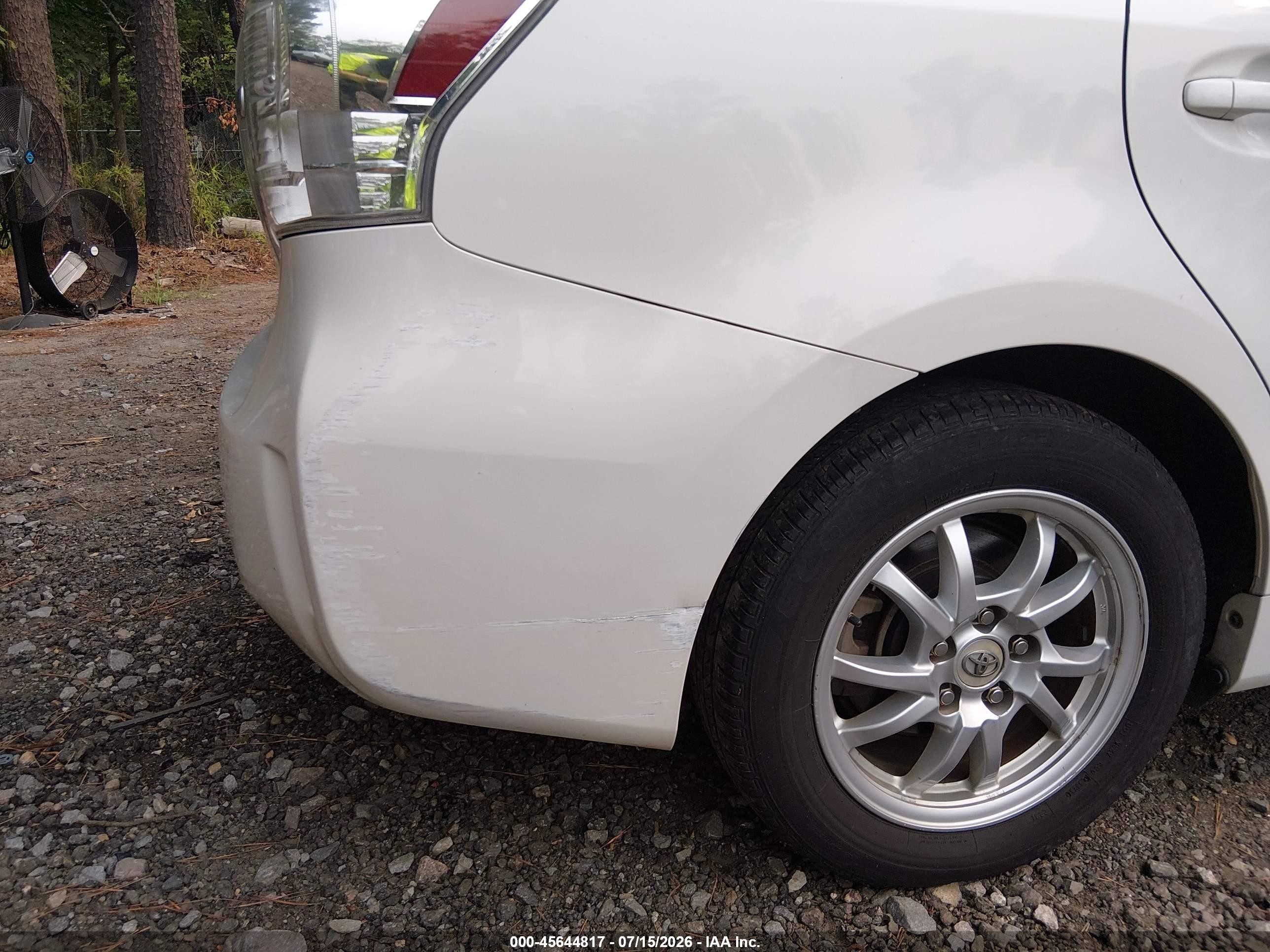2012 Toyota Prius V Three White vin: JTDZN3EUXC3025139