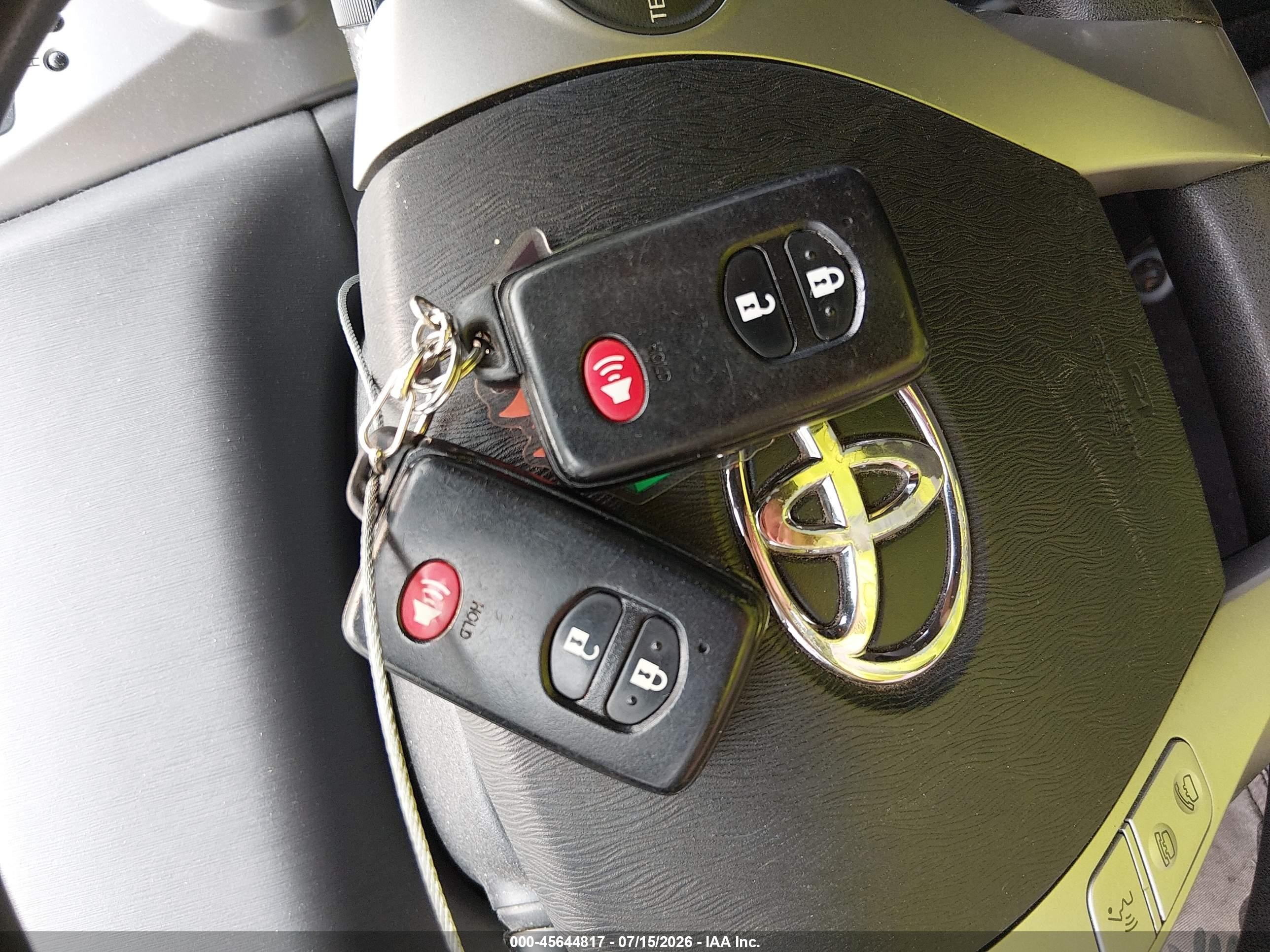 2012 Toyota Prius V Three White vin: JTDZN3EUXC3025139