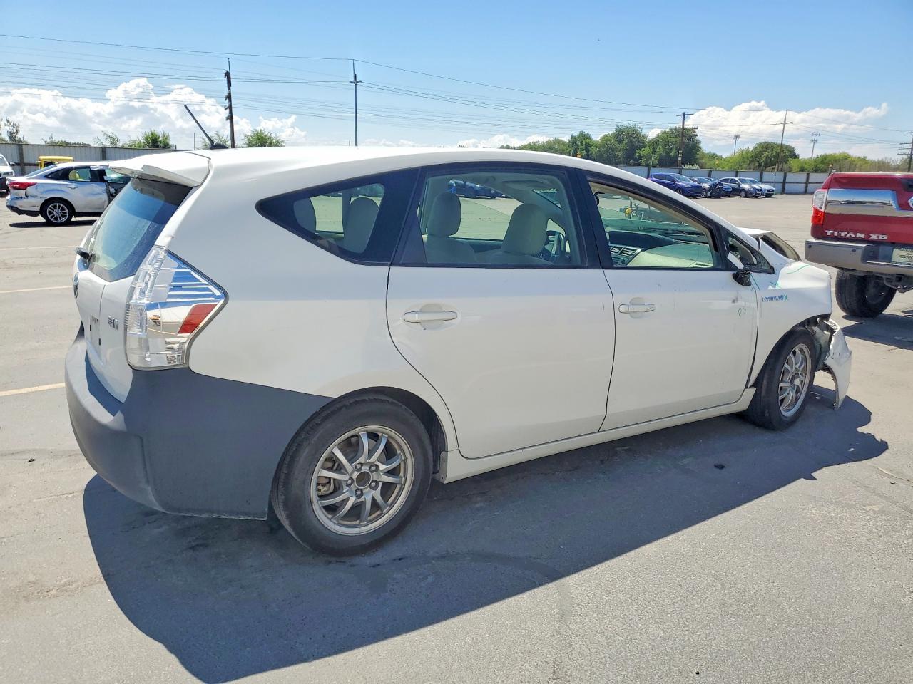 2012 Toyota Prius V Two White vin: JTDZN3EUXC3052194