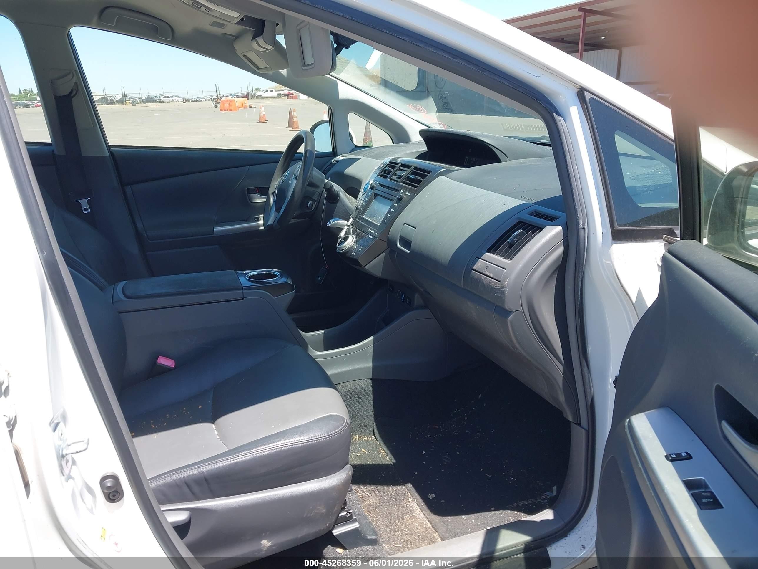 2012 Toyota Prius V Five Белый vin: JTDZN3EUXC3064426