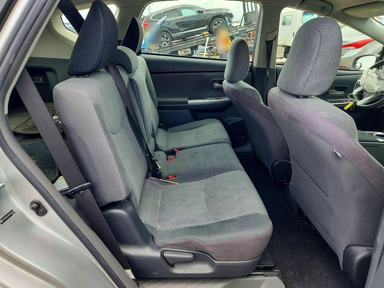 2012 Toyota Prius V Three Silver vin: JTDZN3EUXC3162159