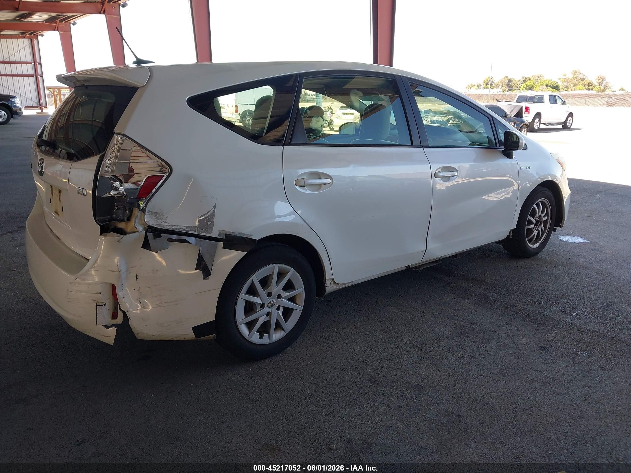 2013 Toyota Prius V Three White vin: JTDZN3EUXD3229733