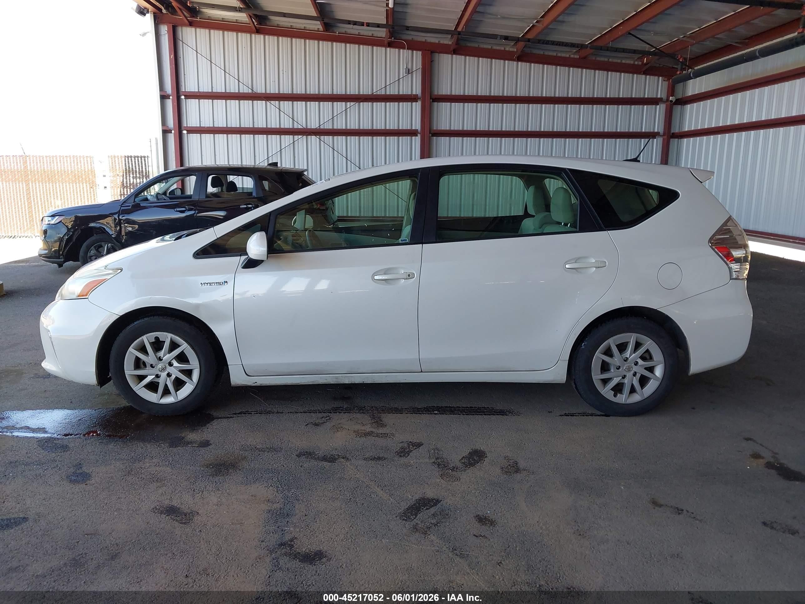 2013 Toyota Prius V Three White vin: JTDZN3EUXD3229733