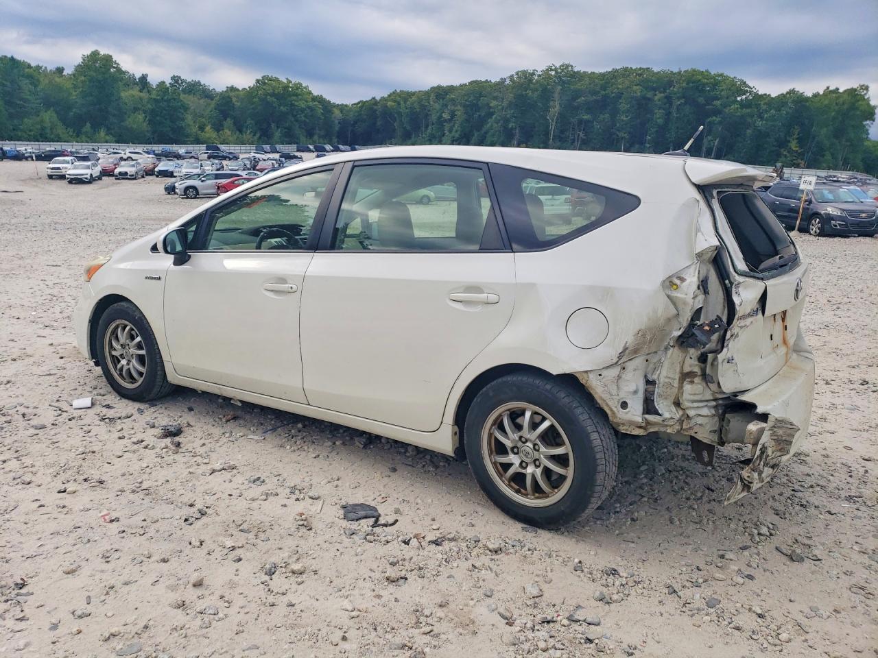 2013 Toyota Prius V Three White vin: JTDZN3EUXD3230865