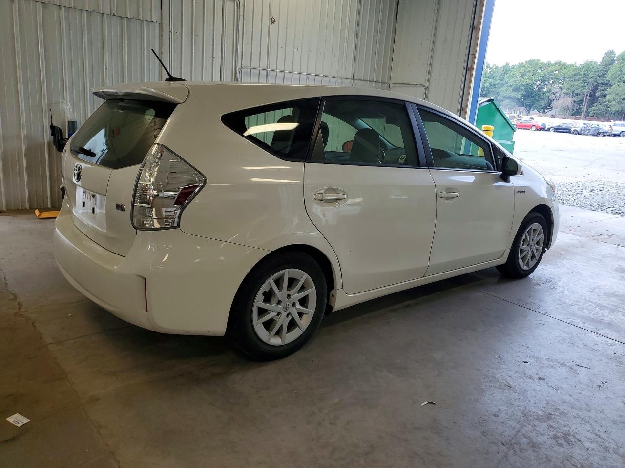 2013 Toyota Prius V Three Белый vin: JTDZN3EUXD3269195