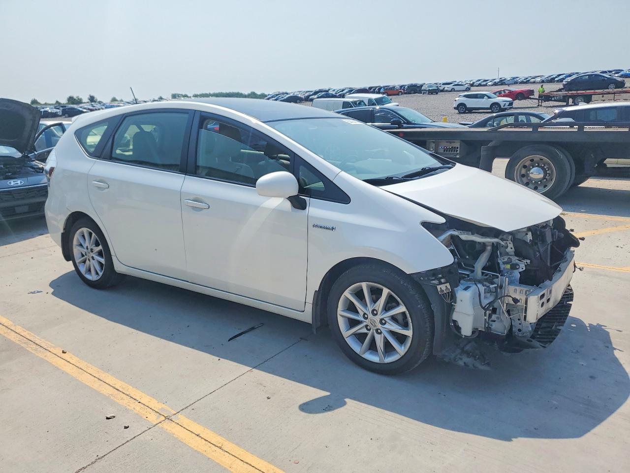 2013 Toyota Prius V Five White vin: JTDZN3EUXD3281282