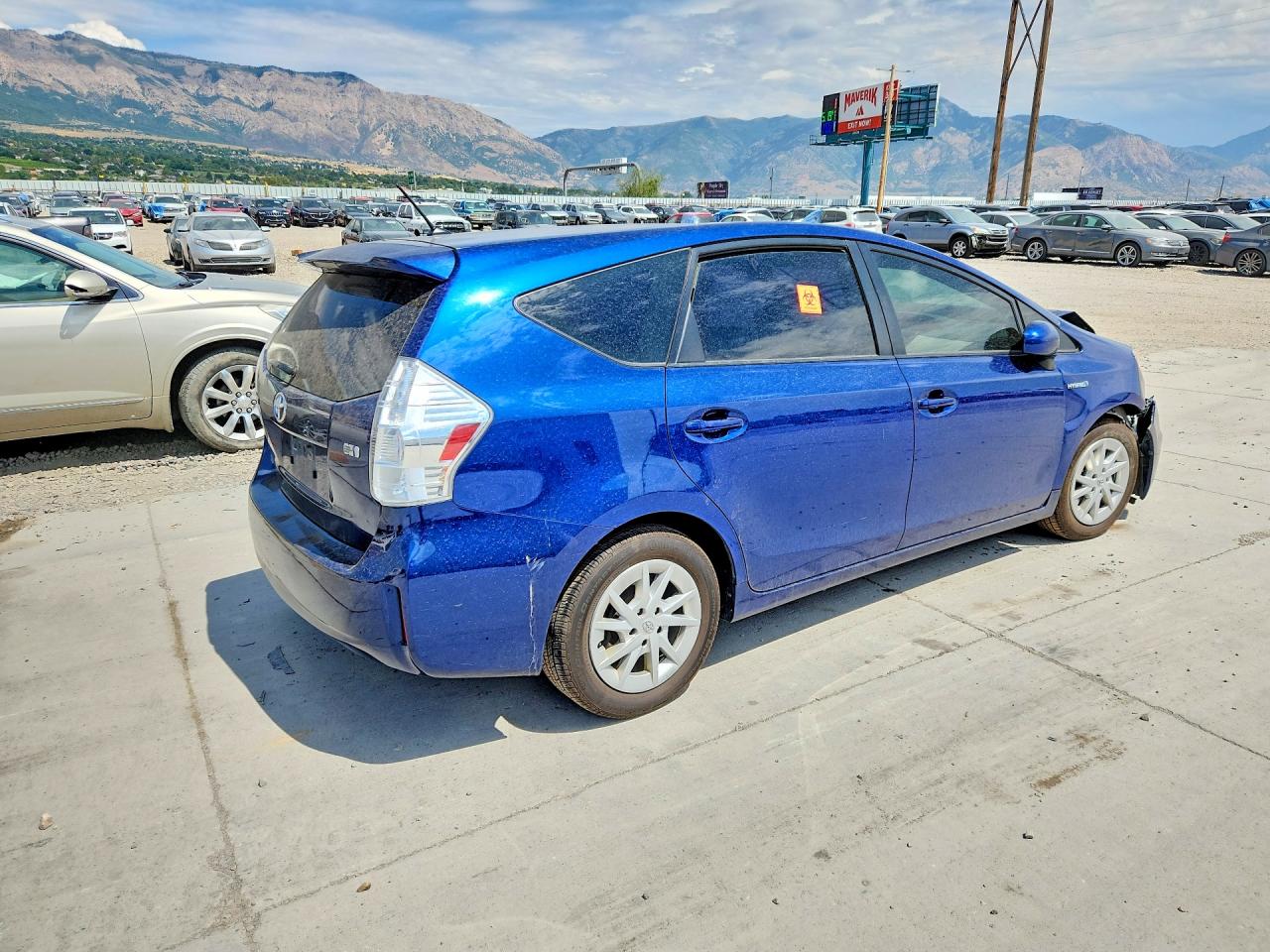 2014 Toyota Prius V Two Blue vin: JTDZN3EUXE3307431
