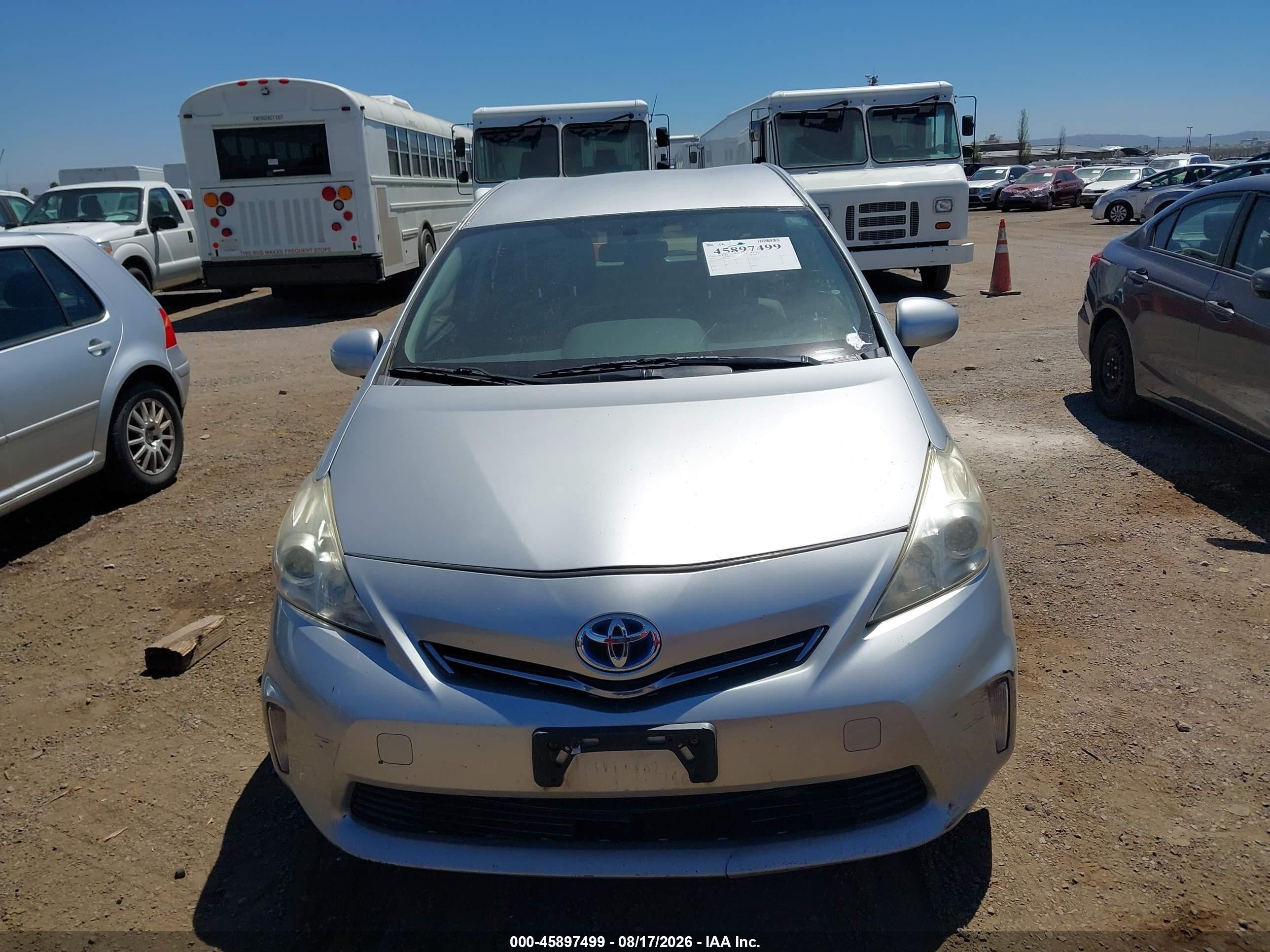 2014 Toyota Prius V Three Silver vin: JTDZN3EUXEJ002586
