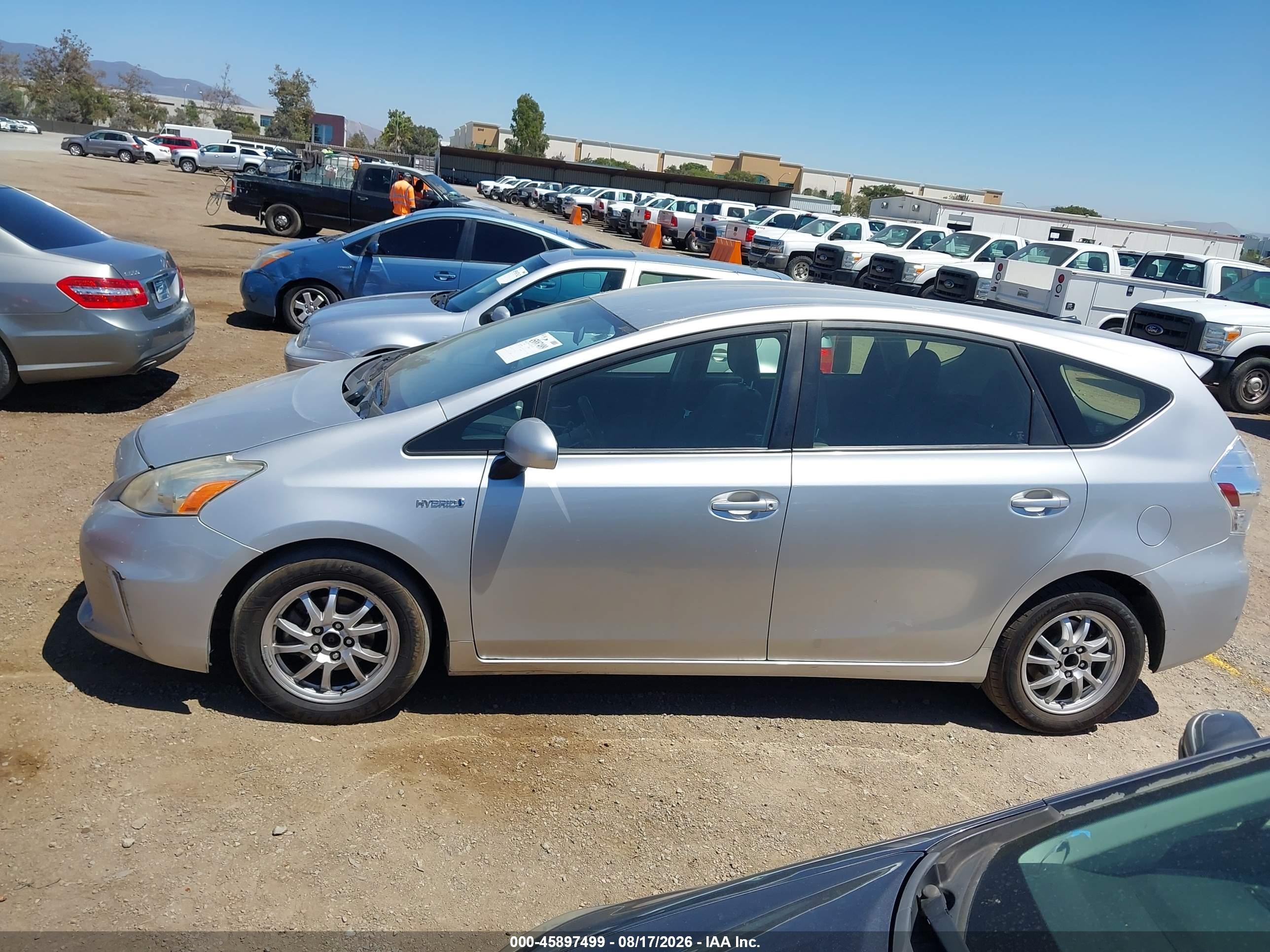 2014 Toyota Prius V Three Silver vin: JTDZN3EUXEJ002586
