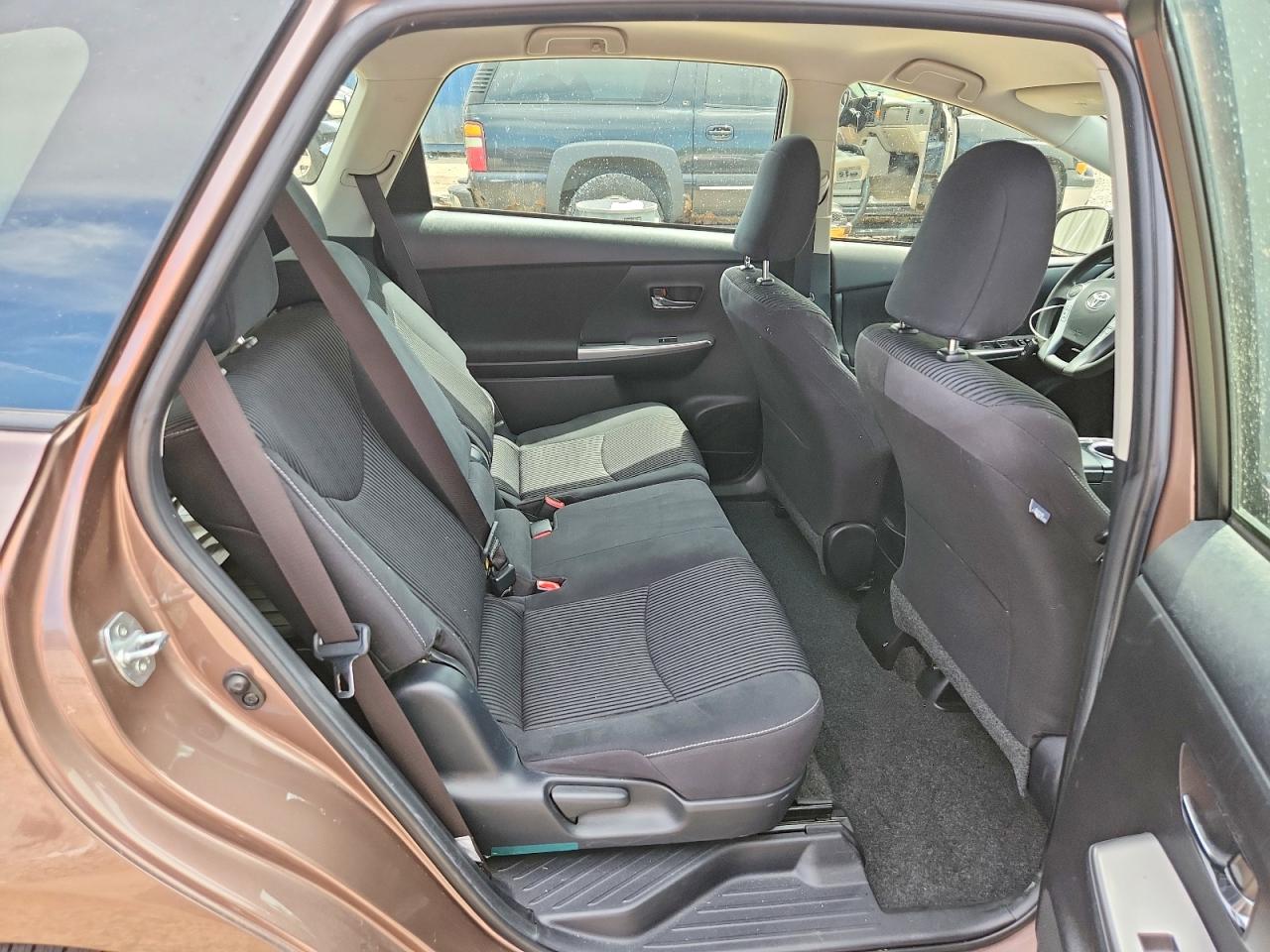 2015 Toyota Prius V Three Brown vin: JTDZN3EUXFJ024492