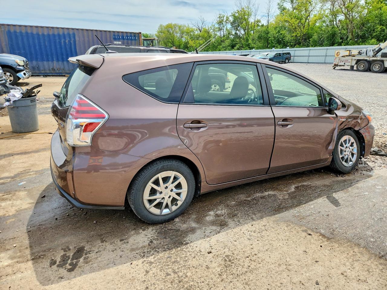 2015 Toyota Prius V Three Brown vin: JTDZN3EUXFJ024492