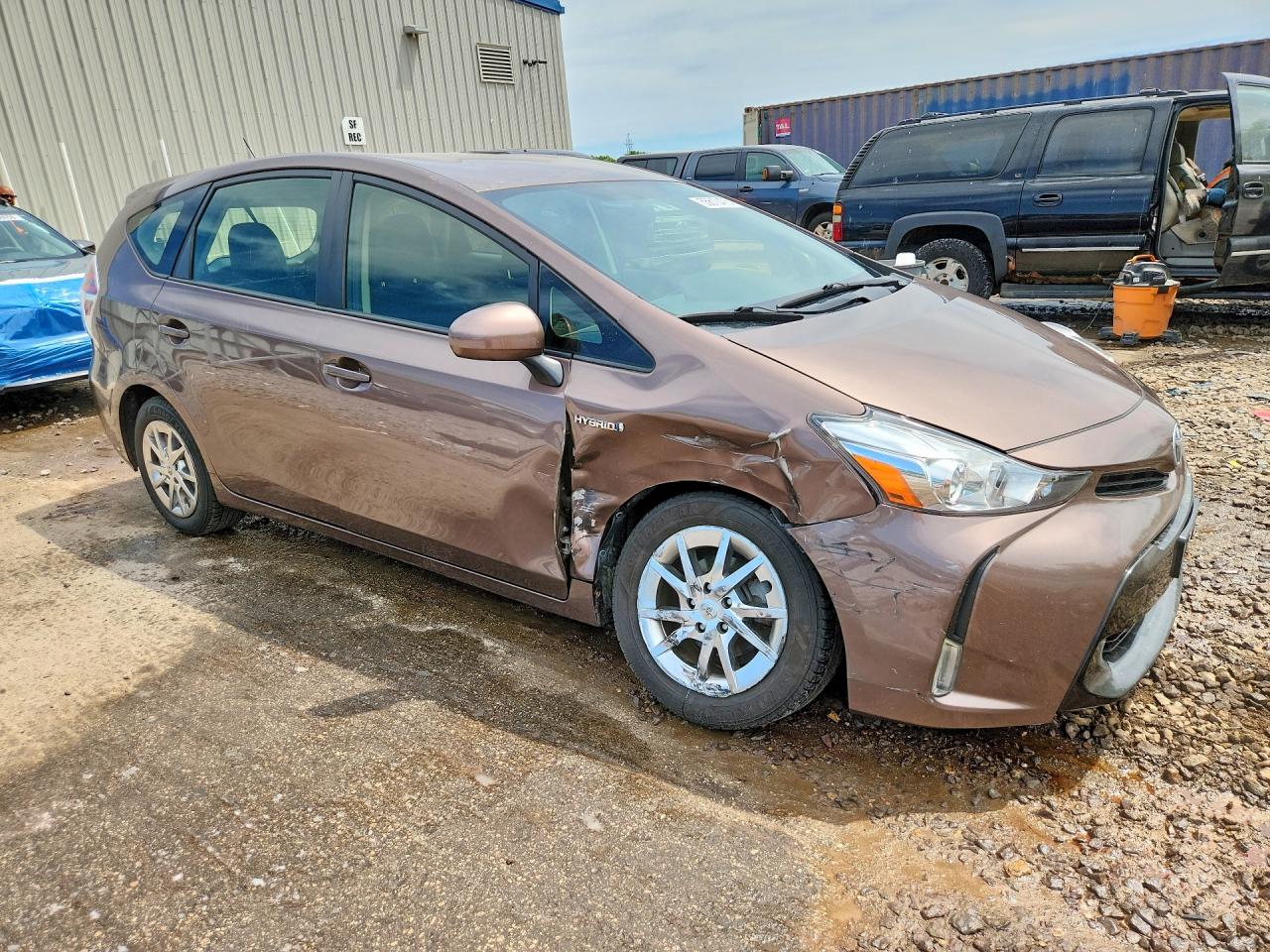 2015 Toyota Prius V Three Brown vin: JTDZN3EUXFJ024492
