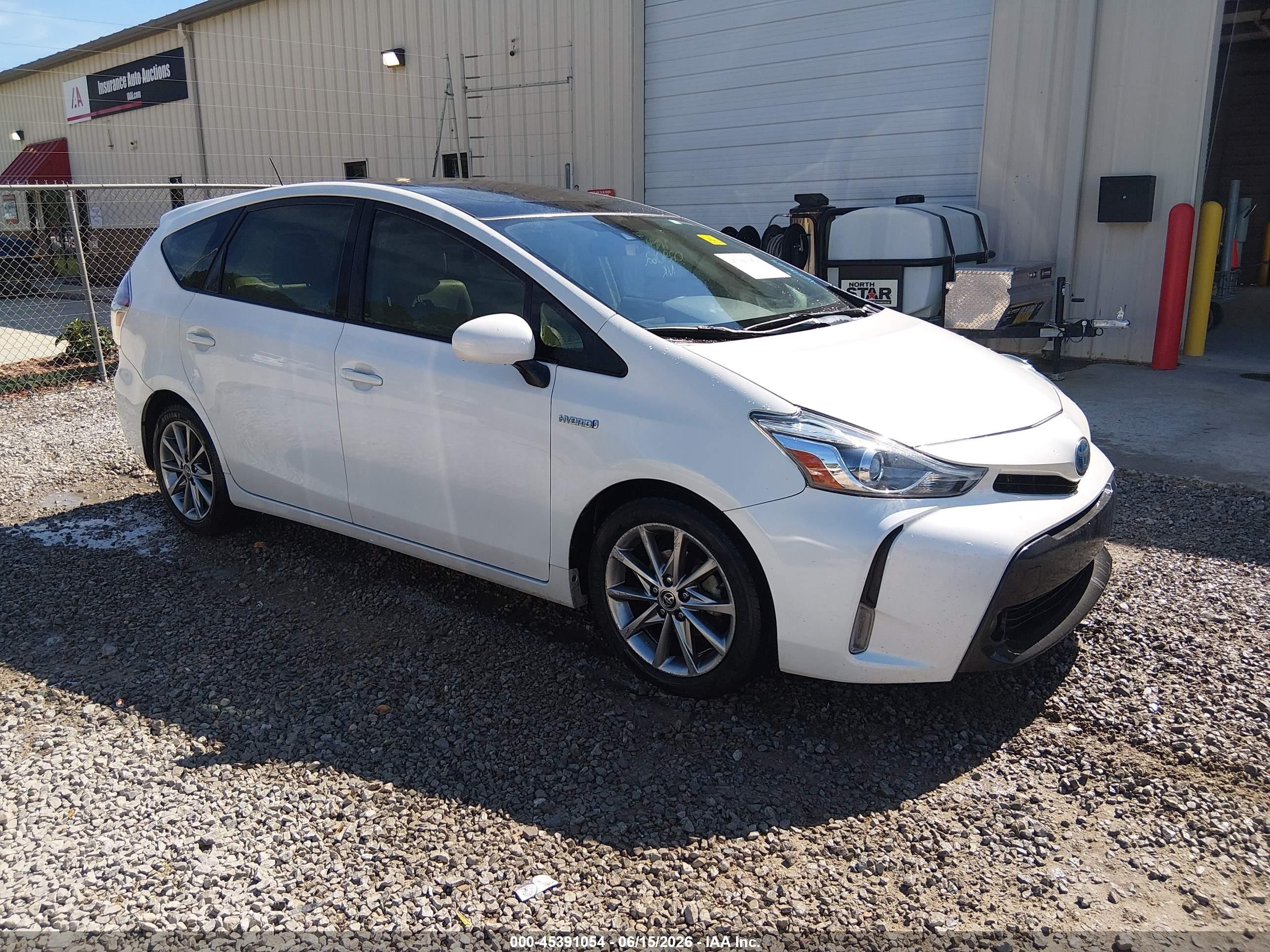 2015 Toyota Prius V Five White vin: JTDZN3EUXFJ029062