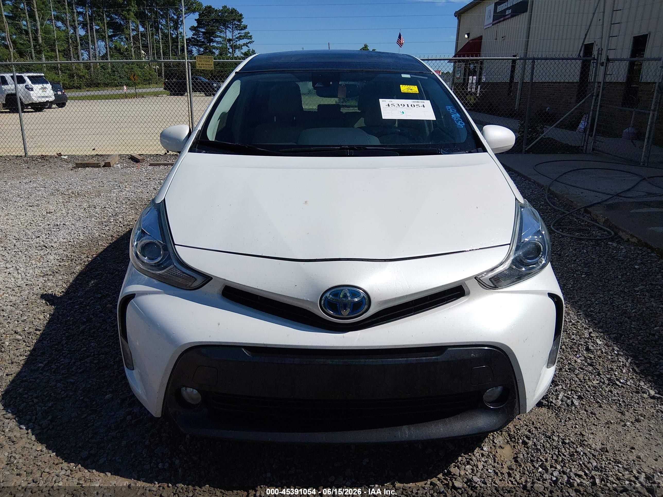 2015 Toyota Prius V Five White vin: JTDZN3EUXFJ029062