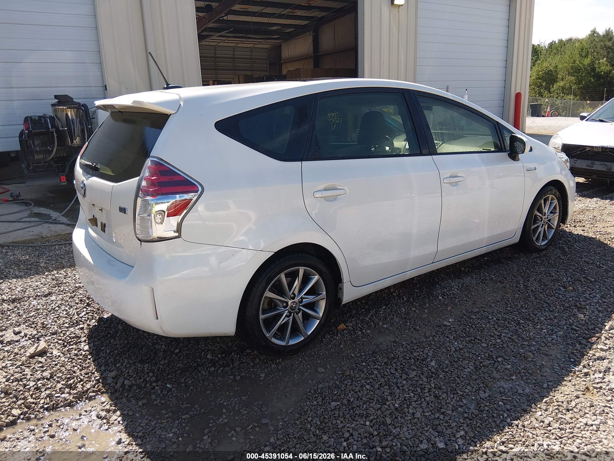 2015 Toyota Prius V Five White vin: JTDZN3EUXFJ029062