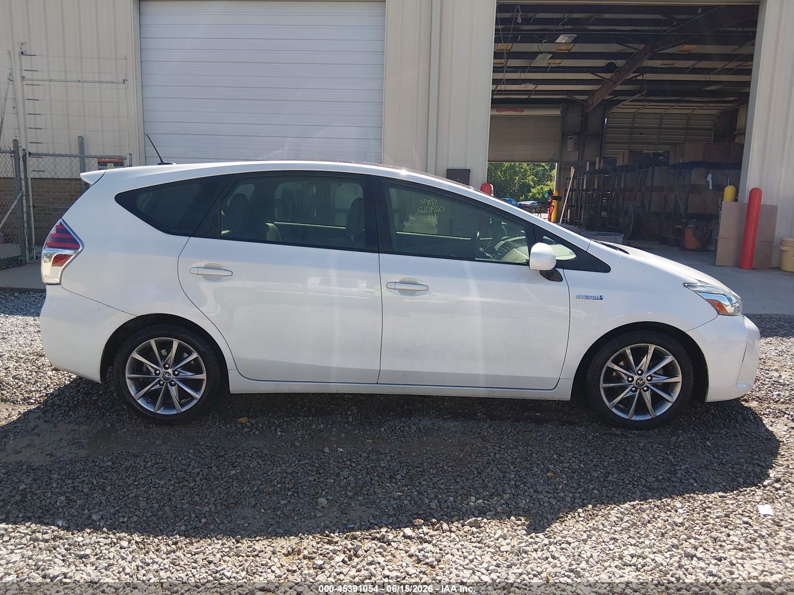 2015 Toyota Prius V Five White vin: JTDZN3EUXFJ029062