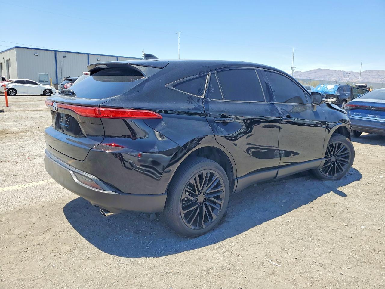 2021 Toyota Venza Le Black vin: JTEAAAAH0MJ043633