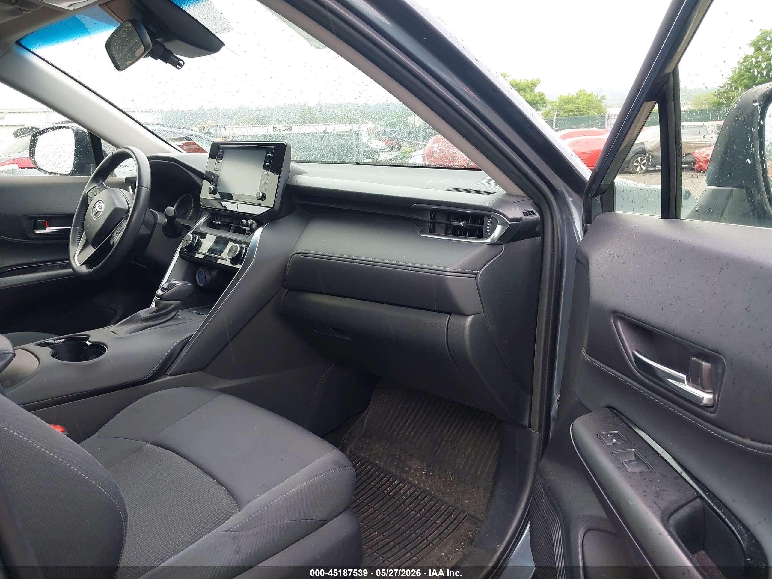 2022 Toyota Venza Le Gray vin: JTEAAAAH2NJ111707