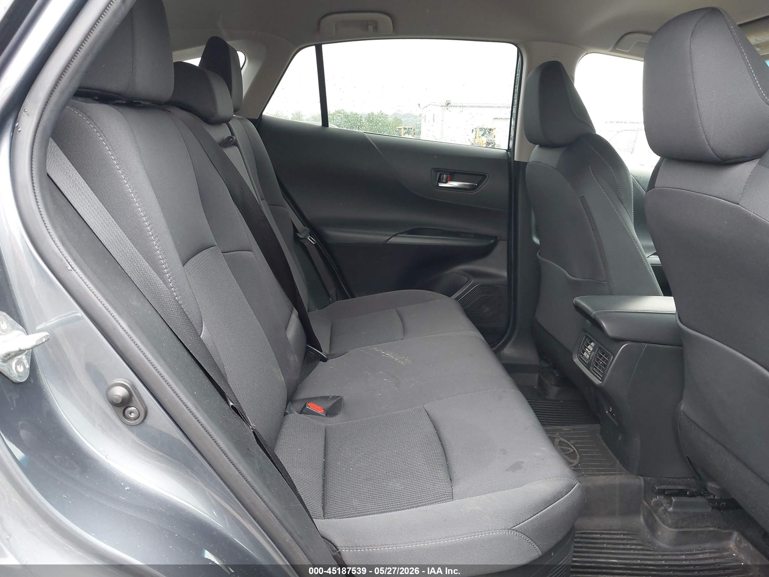2022 Toyota Venza Le Gray vin: JTEAAAAH2NJ111707